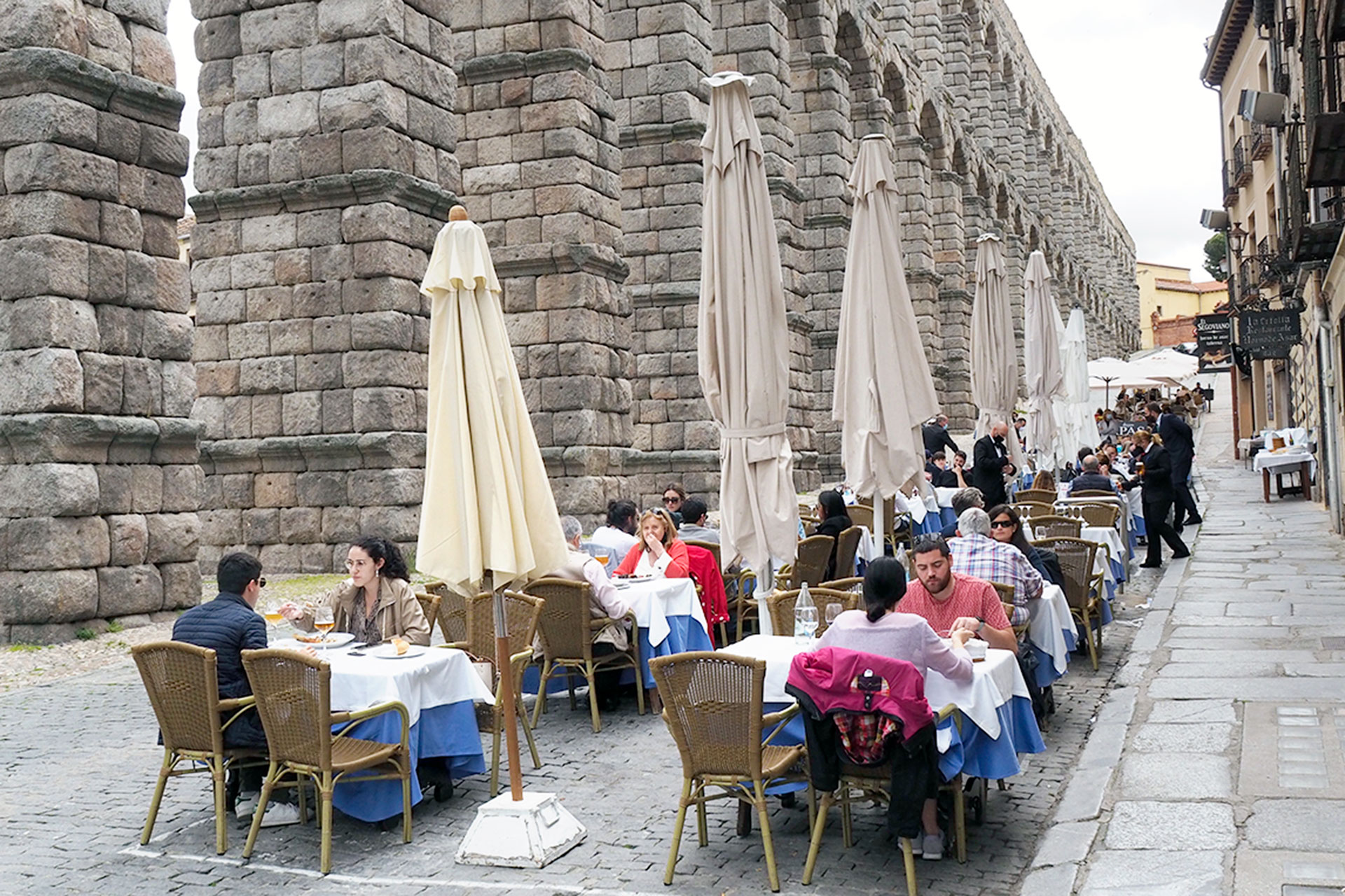 Turistas en Segovia durante el primer fin de semana tras el fin del estado de alarma 5