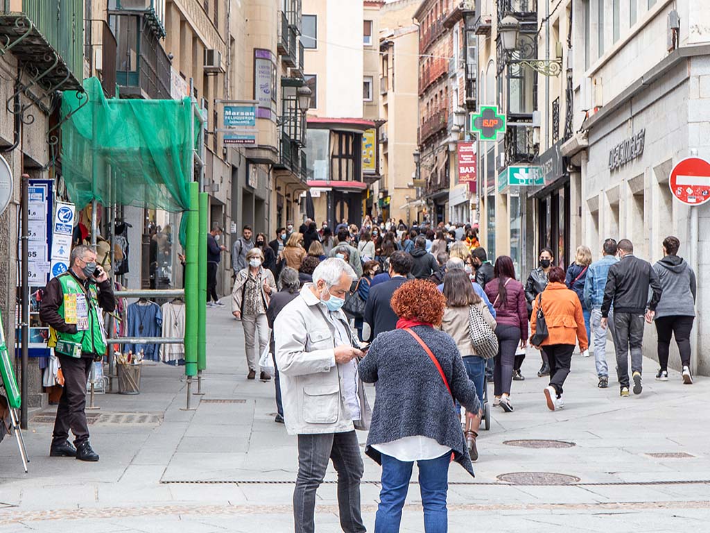 calle gente paseando coronavirus