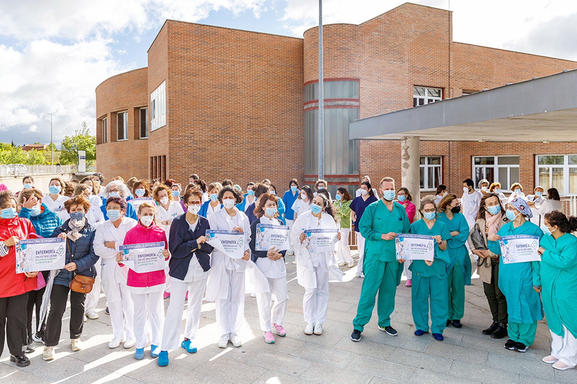 hospital general enfermeras minuto silencio fallecidos coronavirus 6055