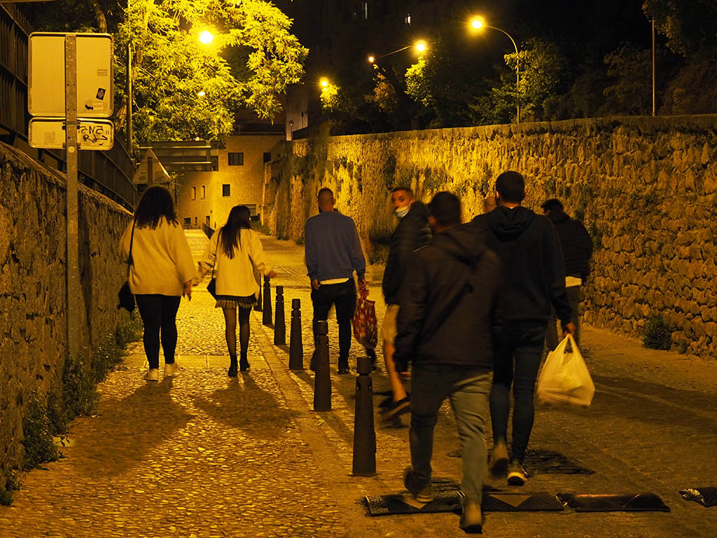 20210515 Botellon Gente Calle Madrugada Coronavirus KAM3733