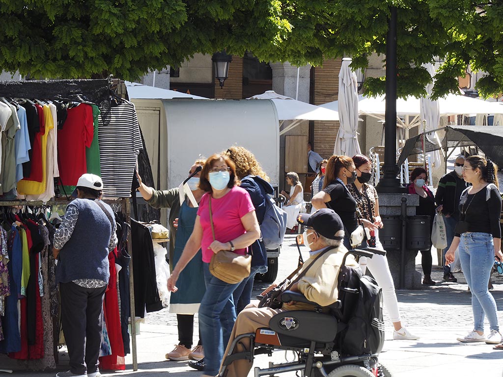 Calle Gente Mascarilla Coronavirus KAM7140