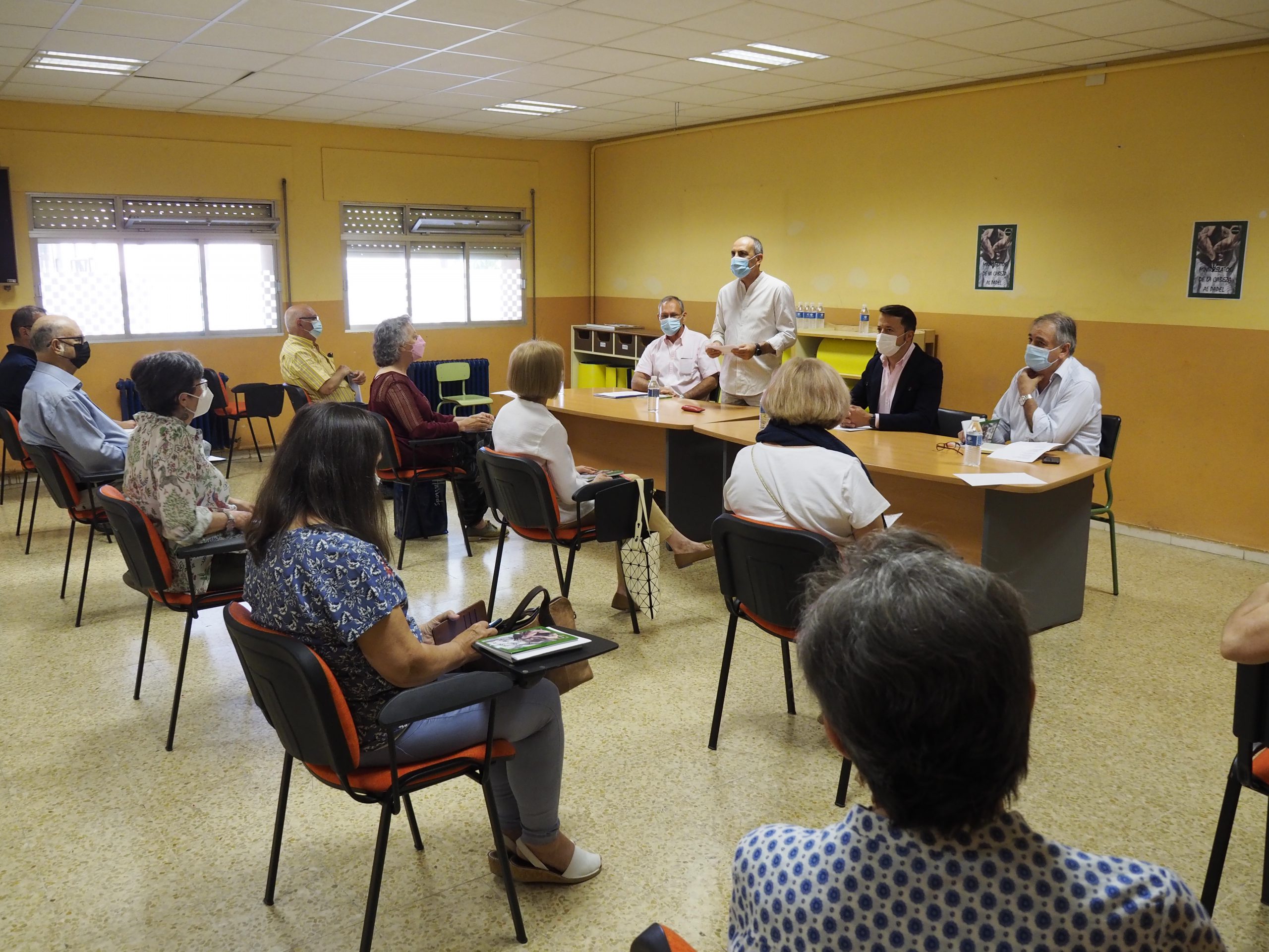 20210611 Centro Personas Adultas Antonio Machado Libro Minirrelatos KAM7543