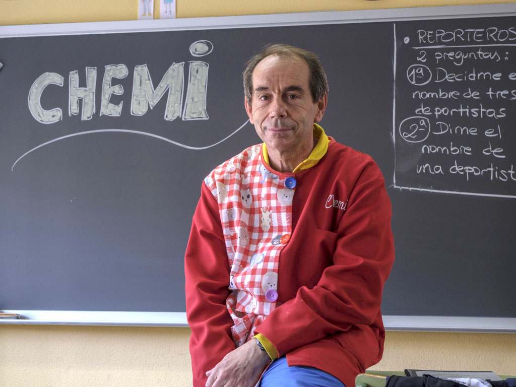Alonso se jubiló el pasado mes de mayo, al cumplir los 60 años, en el colegio en el que arrancó su carrera profesional: CEIP Fray Juan de la Cruz. / KAMARERO