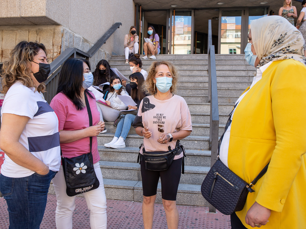 madres sufridoras EBAU SELECTIVIDAD CAMPUS MARIA ZAMBRANO
