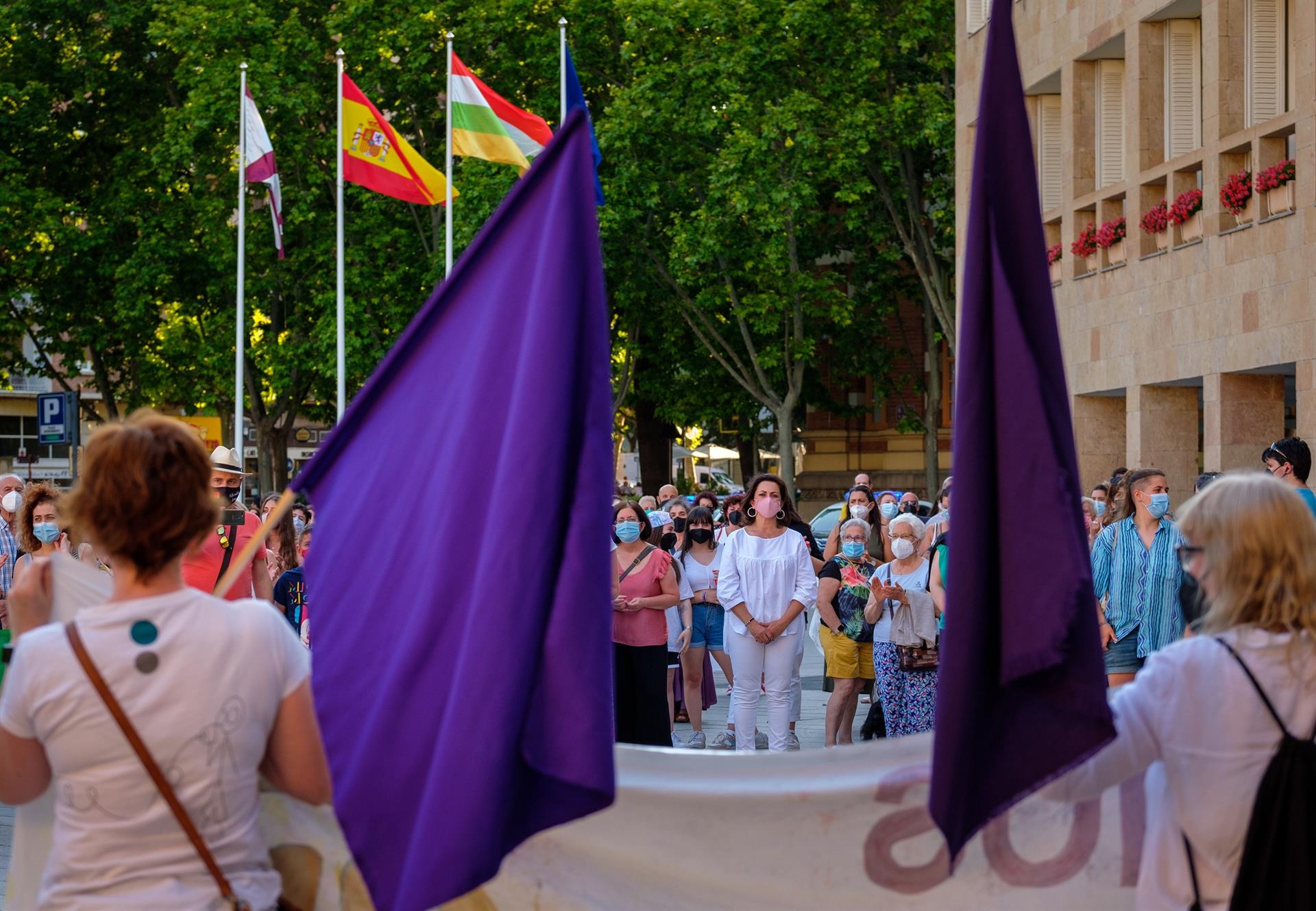 Concentración contra las violencias machistas, que se ha celebrado este sábado en Logroño, organizada por la Coordinadora del 8M. EFE/Abel Alonso
