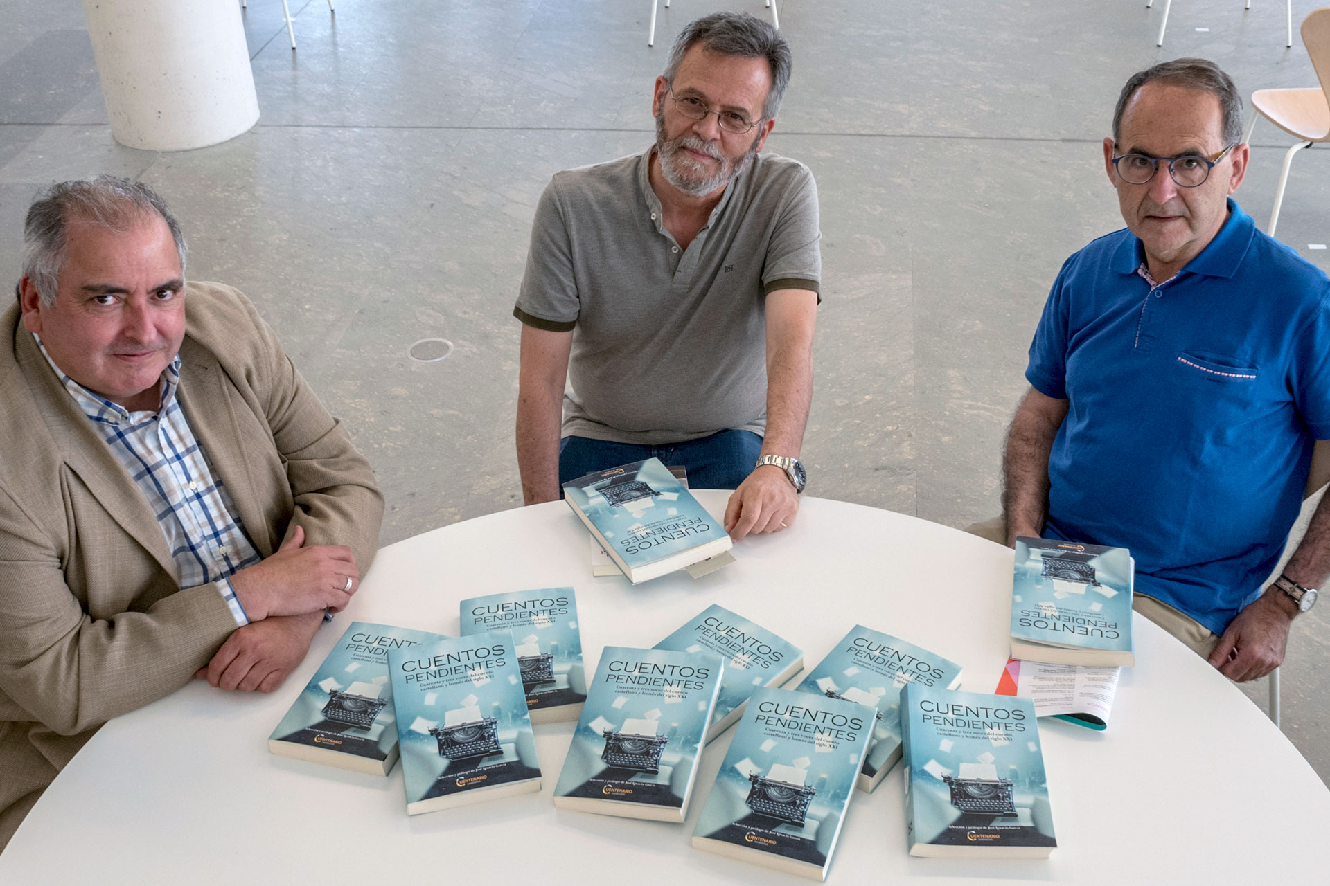 Junto a los escritores José Ignacio García, José Antonio Abella e Ignacio Sanz, ‘Cuentos pendientes’ reúne a los nuevos referentes del género en Castilla y León. / KAMARERO