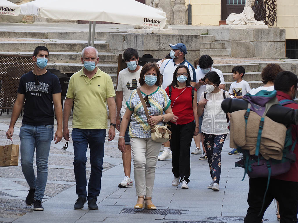 Calle Gente Mascarillas Coronavirus KAM7