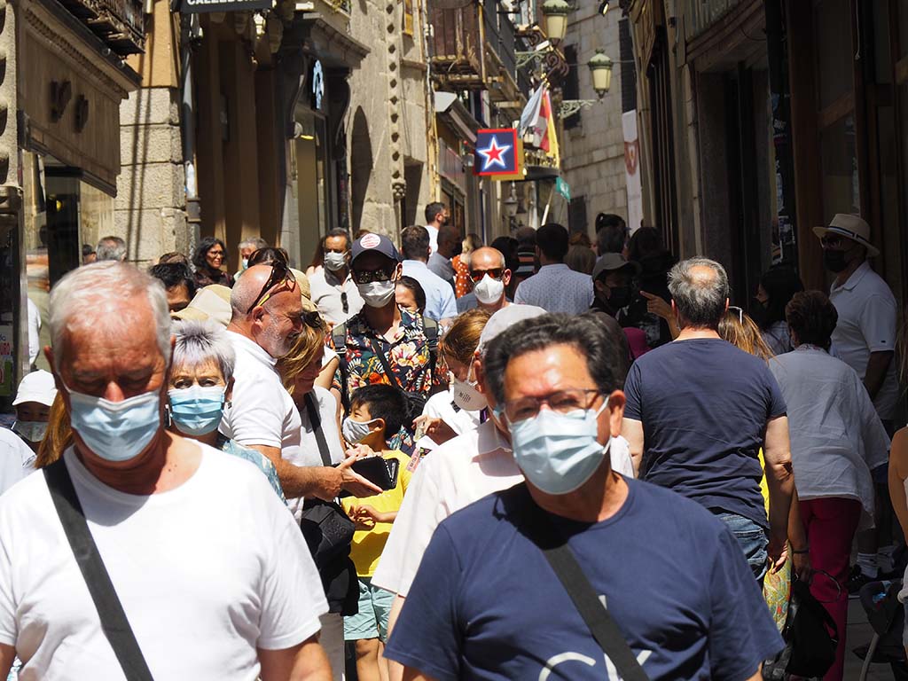 Calle Gente Mascarillas Fin Prohibicion Turistas Coronavirus