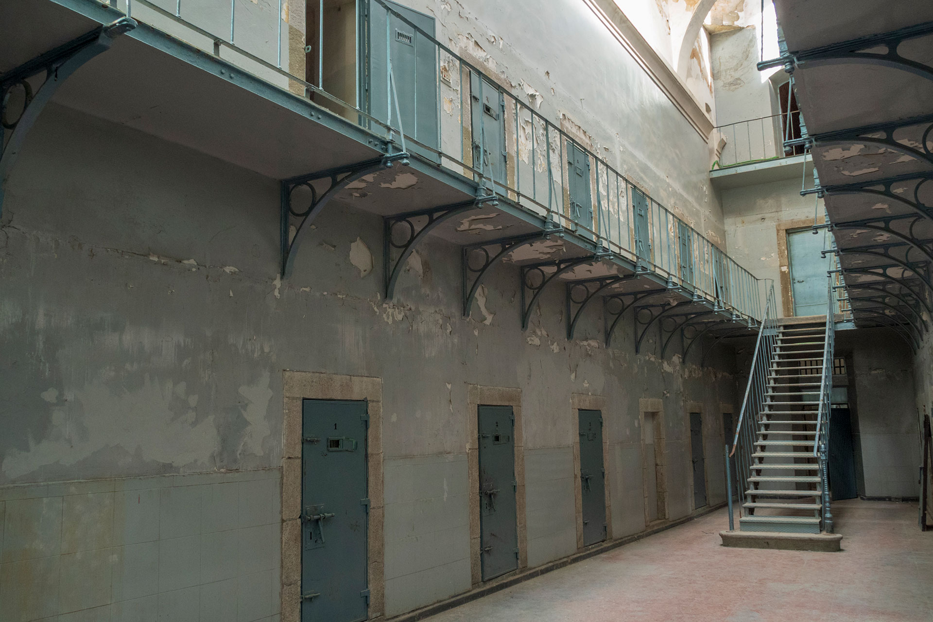 Carcel Centro Creacion Galeria Patios KAM0787