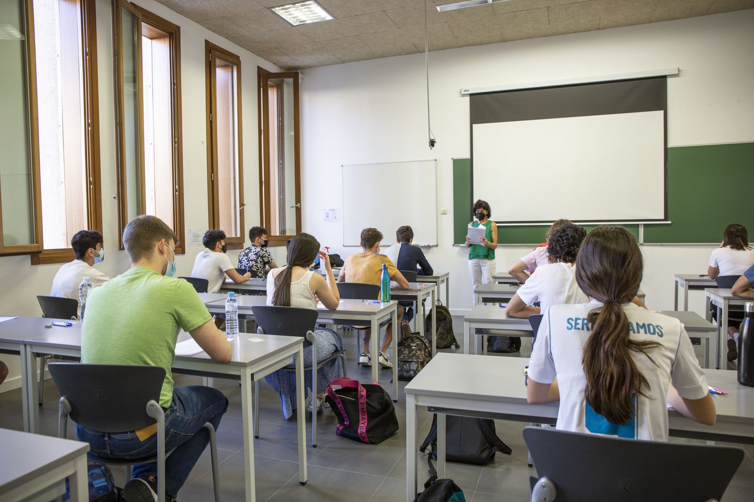 EBAU SELECTIVIDAD CORONAVIRUS CAMPUS MARIA ZAMBRANO ANDRES LAGUNA Y MARIA MOLINER 1