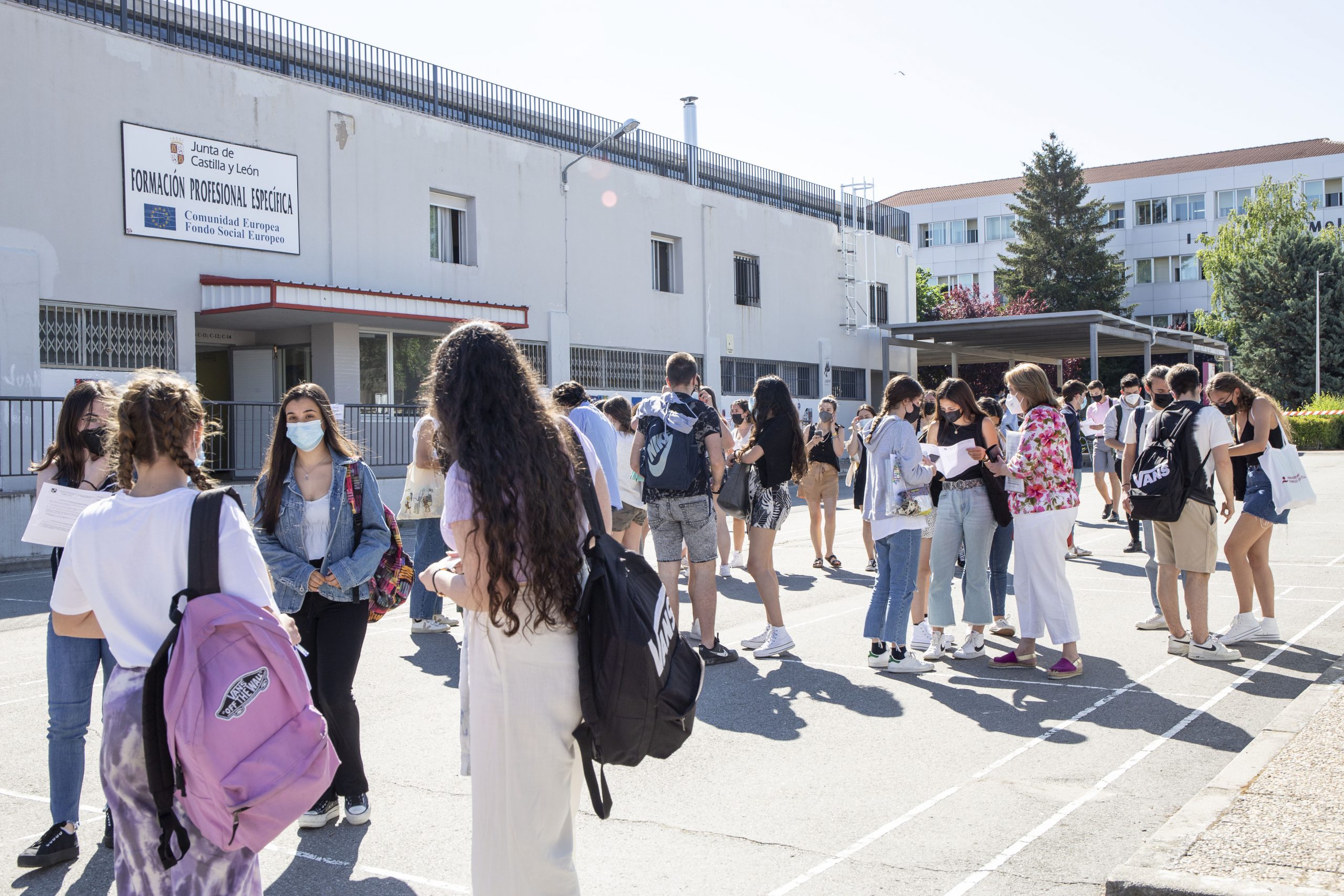 EBAU SELECTIVIDAD CORONAVIRUS CAMPUS MARIA ZAMBRANO ANDRES LAGUNA Y MARIA MOLINER 3