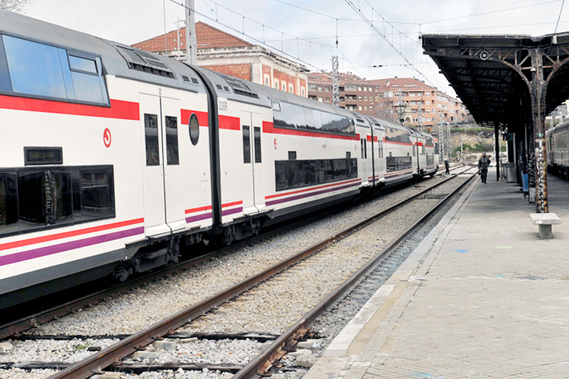 Estacion Tren Cercanias Saliendo