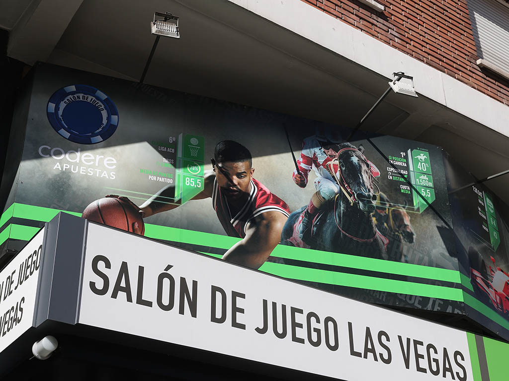 La Junta paraliza dos años las nuevas licencias a salones de juego y apuestas 1 EuropaPress 2409931 salon juego vegas carteles publicitarios apuestas madrid octubre 2019