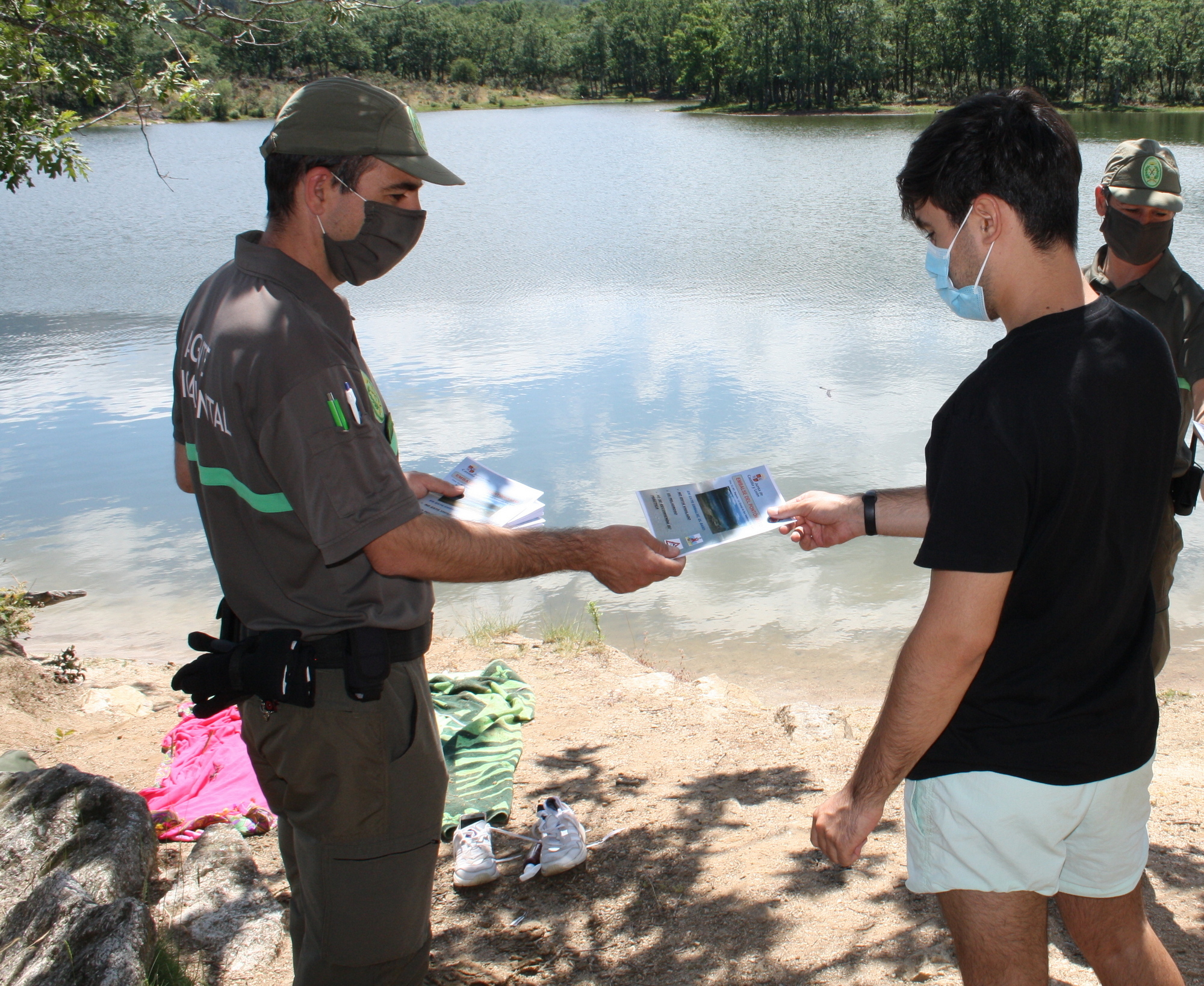 Inicio campana informativa sobre el bano en El Ponton2
