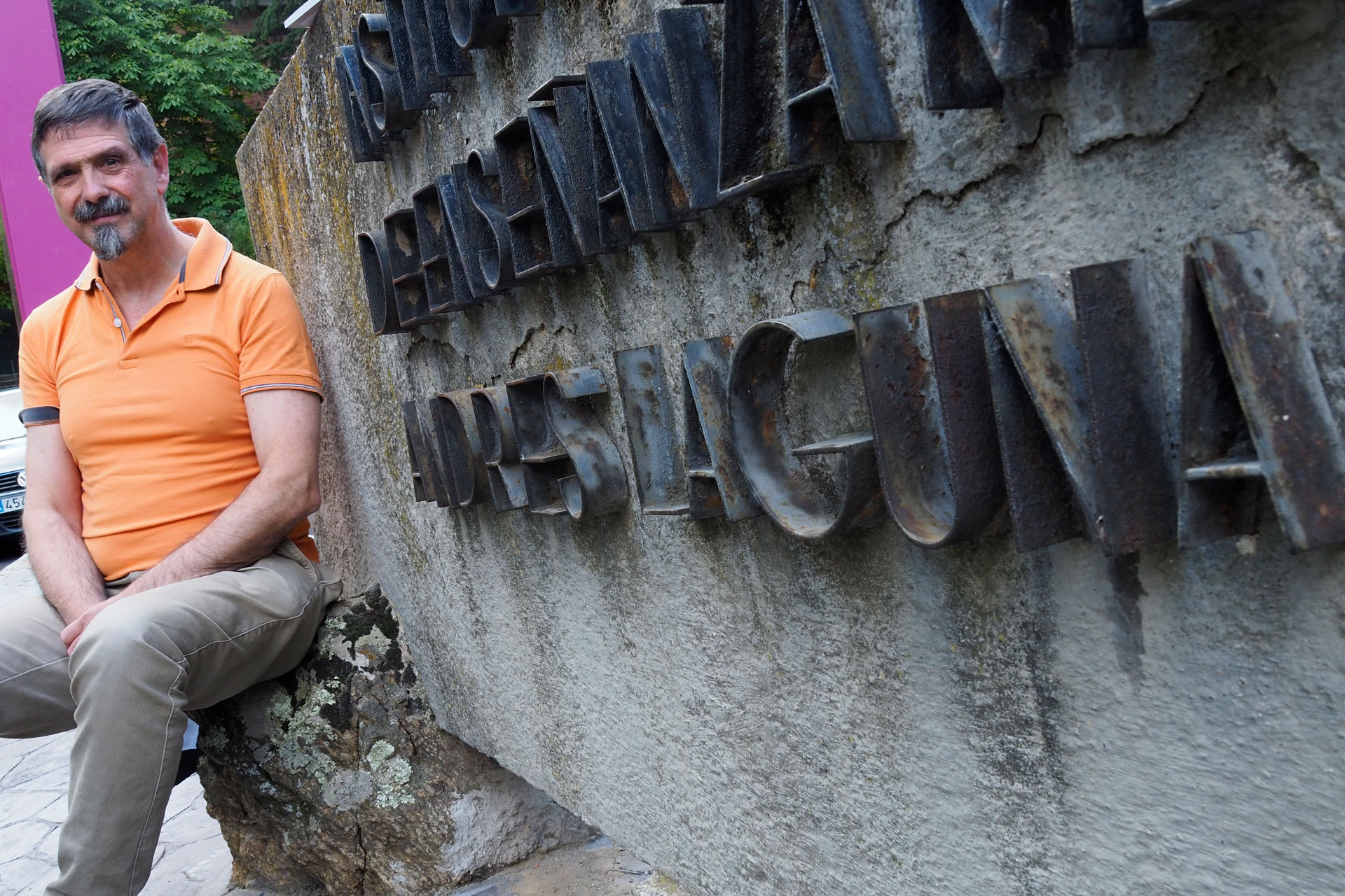 Mariano Martín se jubiló en 2020, después de haber ejercido la docencia durante 35 años y haber pasado por el instituto Andrés Laguna de Segovia. / KAMARERO