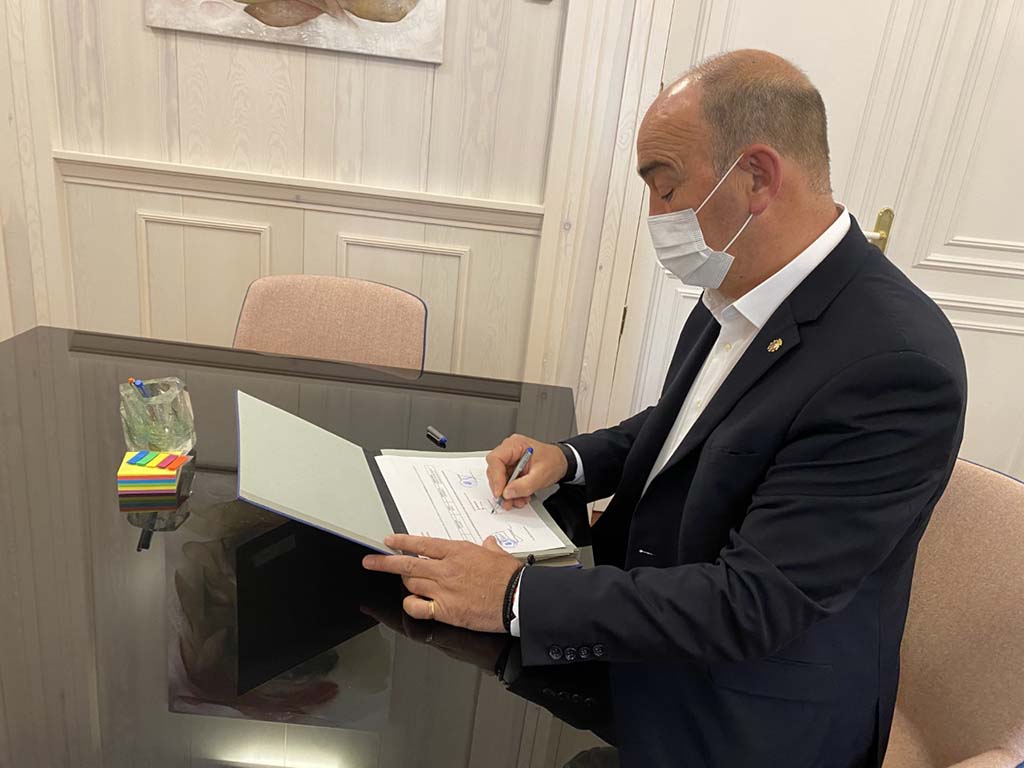 Miguel Angel de Vicente Firma nomina trabajadores Diputacion
