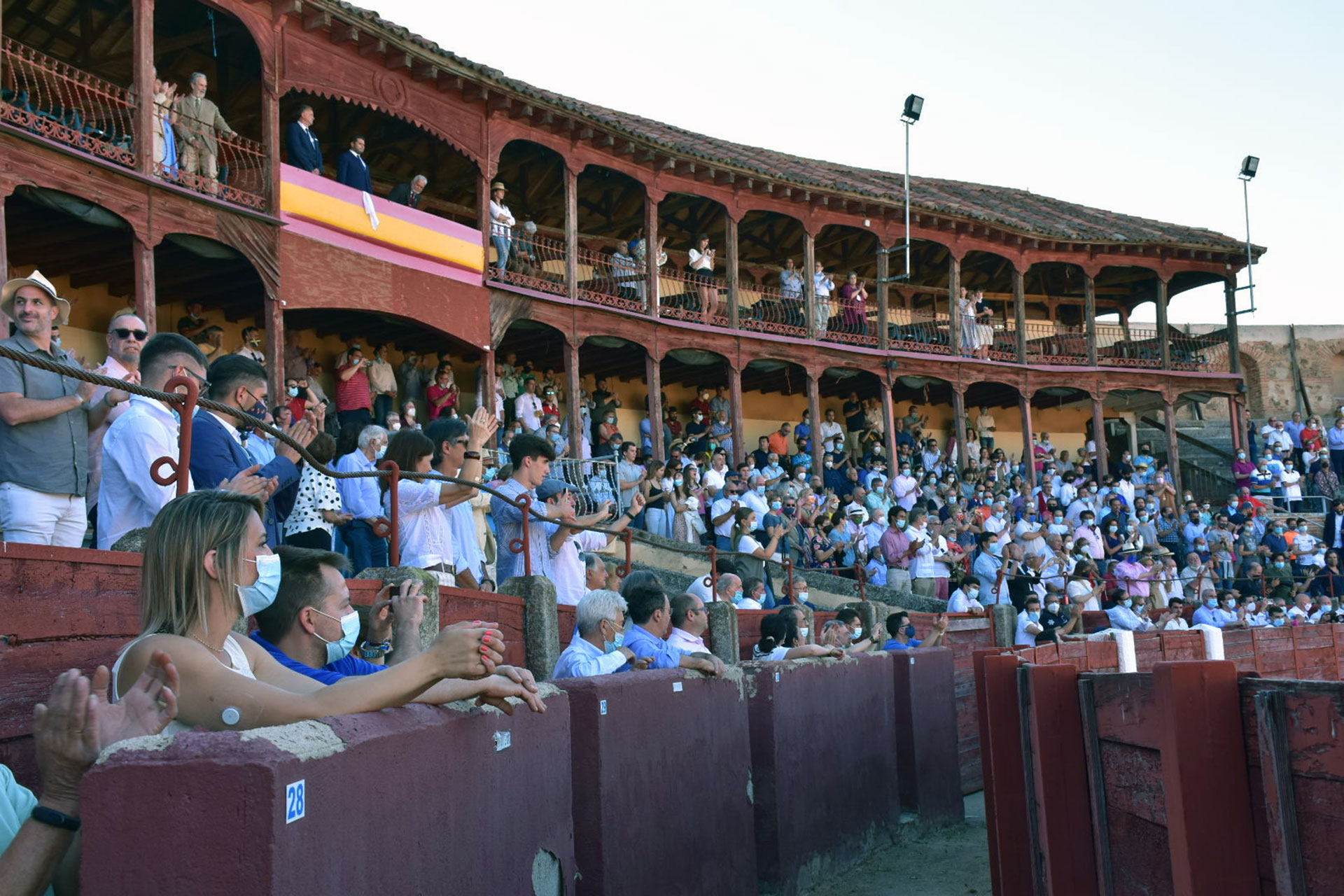 El público copó los tendidos de sombra. / A.M.