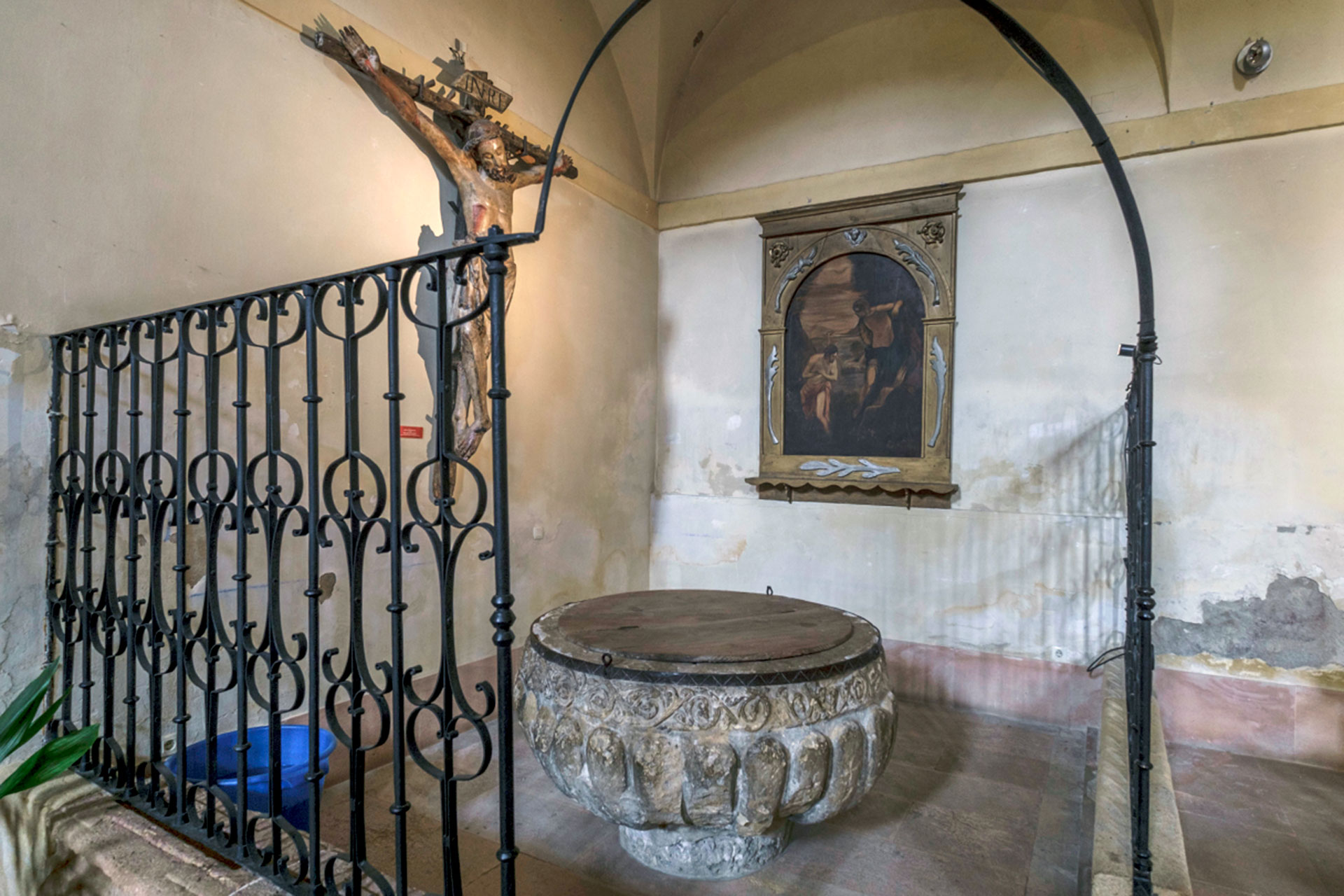 Turegano Iglesia Santiago Pila Bautismal Romanica Cristo Del Burgo KAM9838