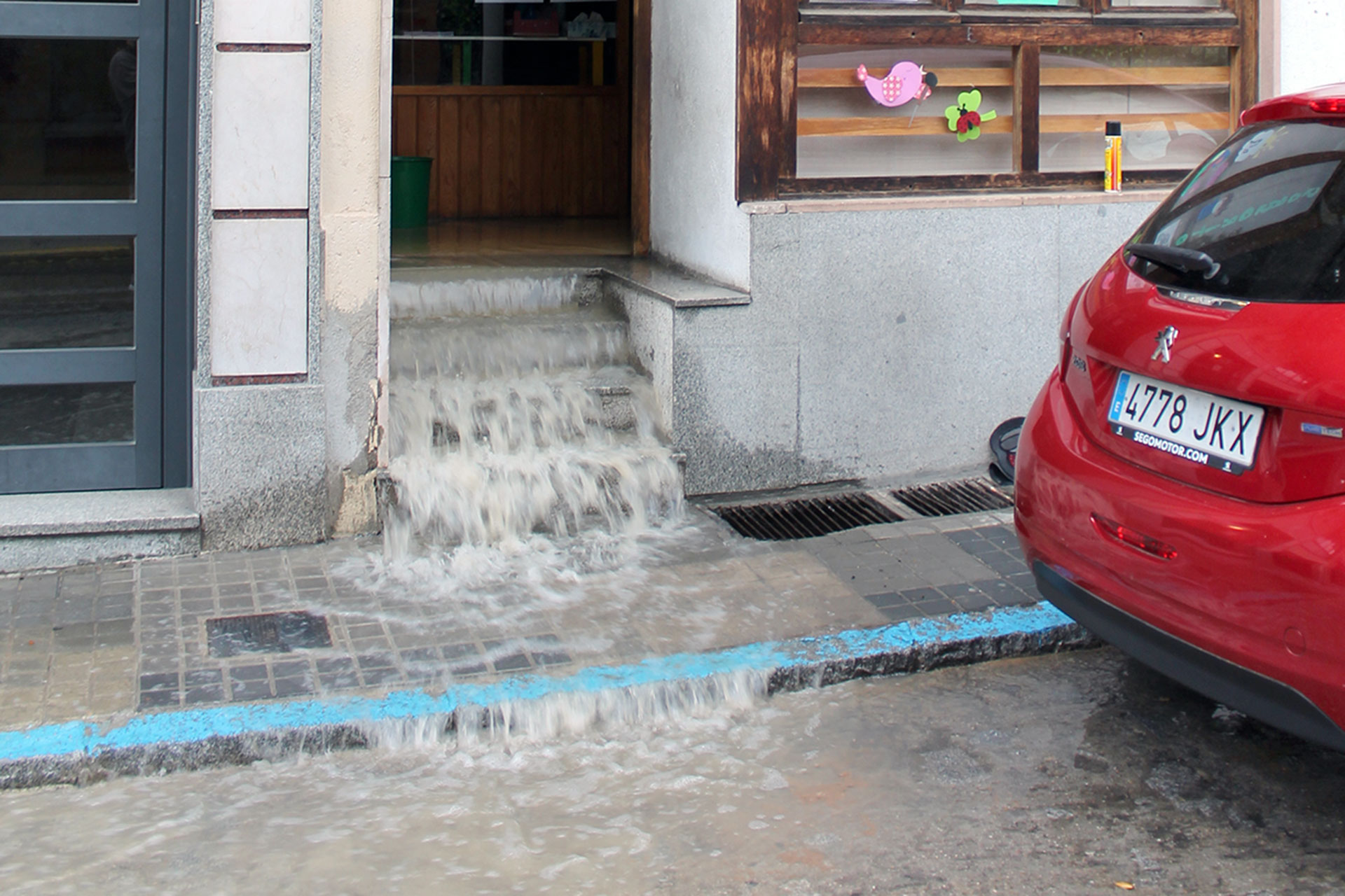 inundacion averia agua calle Jardin Botanico IMG 0129