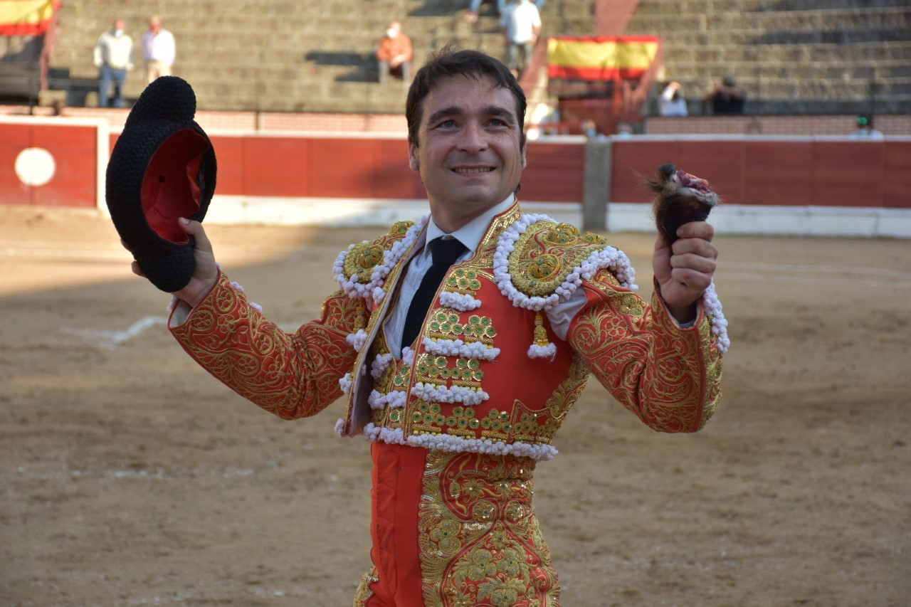 Javier Herrero triunfa en Almorox con un edema óseo 1 El diestro cuellarano Javier Herrero. / A.M.