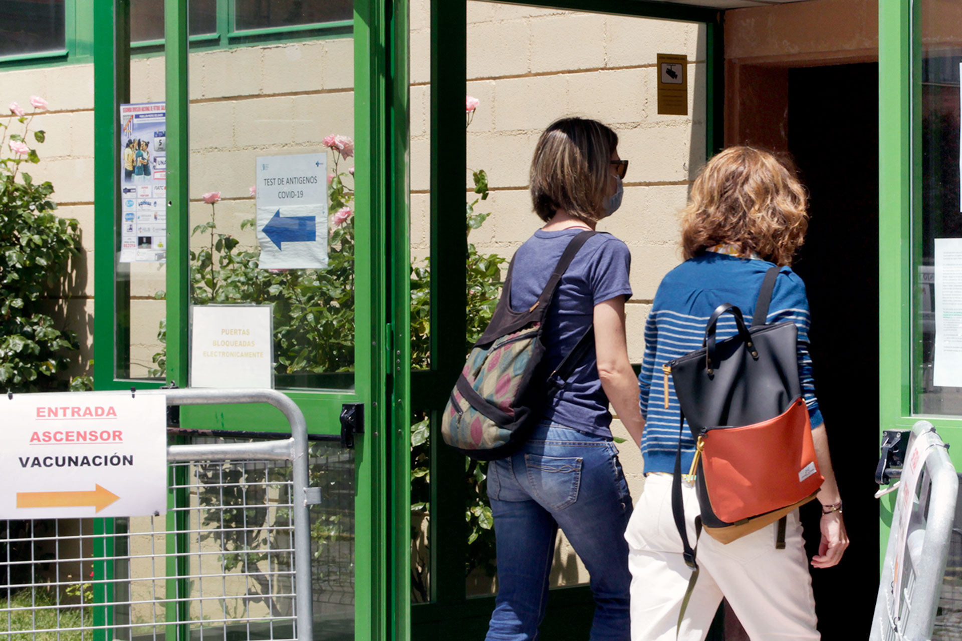 pabellon pedro delgado vacunacion docentes 4