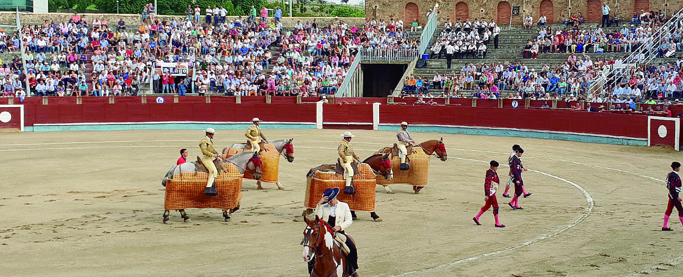 paseillo plaza toros segovia banda musical de coca