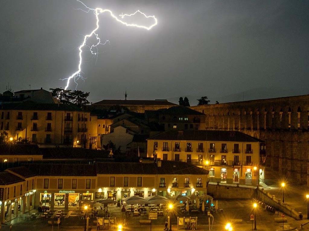 tormenta segovia rayo acueducto