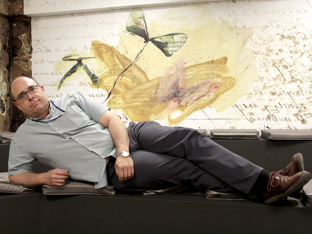 El poeta Sergio Rodríguez evoca el Haiku, pero se libera de ciertas pautas de la tradición, como la métrica de cinco, siete y cinco sílabas de los versos. / NEREA LLORENTE