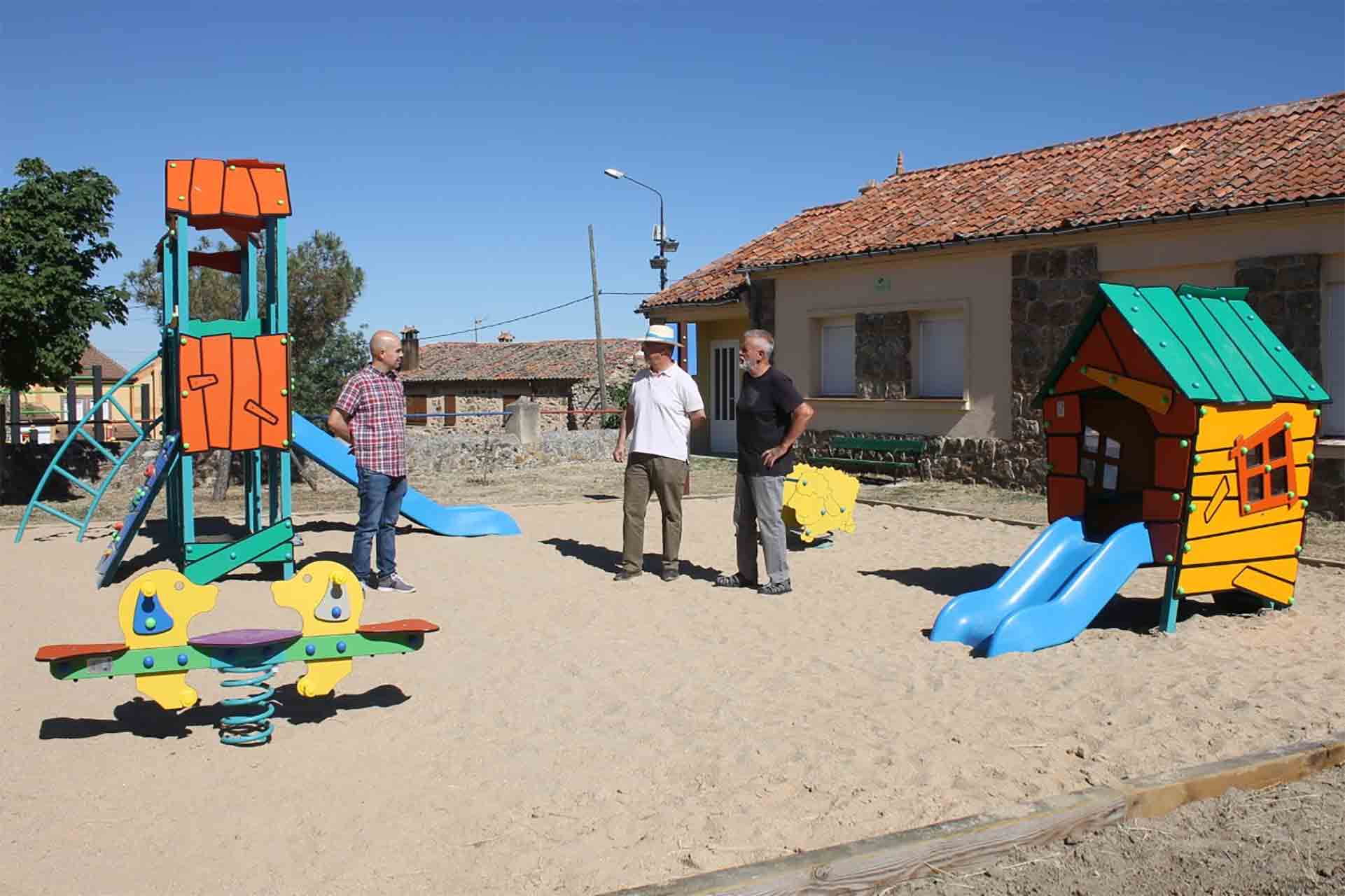 10 02 WEB Renovacion area juego infantil en Revenga