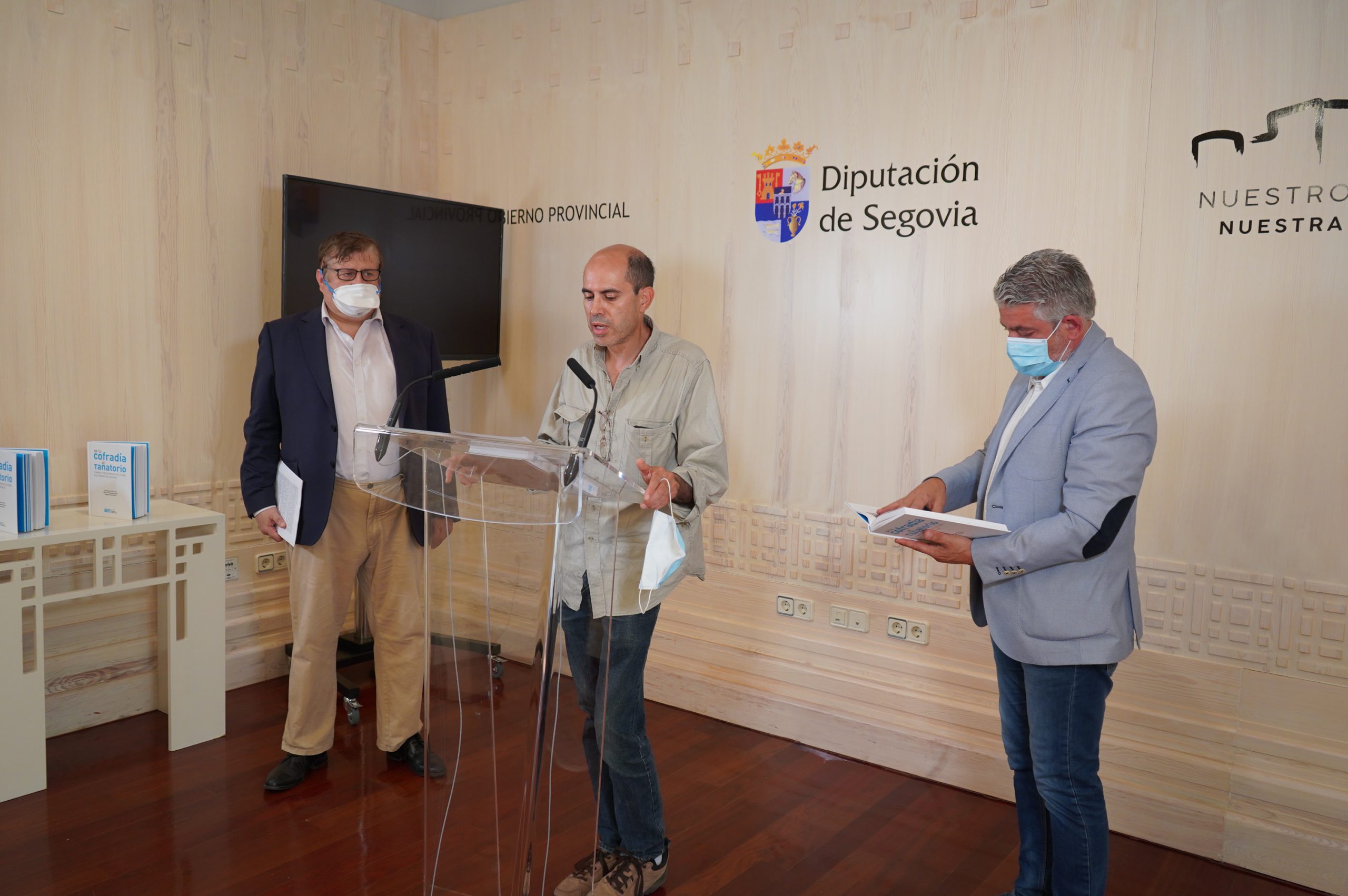 20210729 Presentacion libro de la cofradia al tanatorio 11