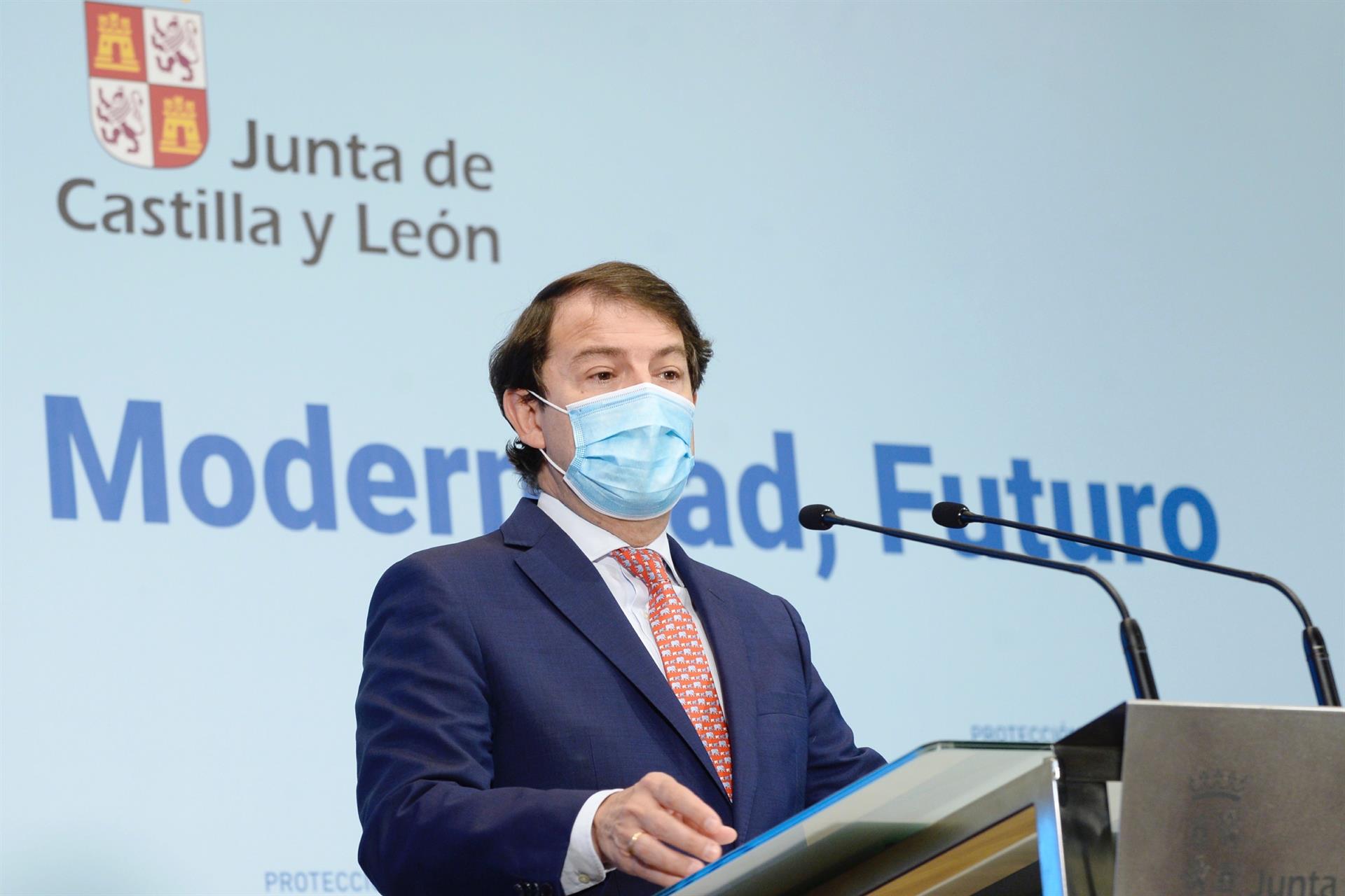 Mañueco pide a Sánchez que rectifique y se use la mascarilla en exteriores 1 2dbe244678187241d438ac31a20f0b2e955b7155w