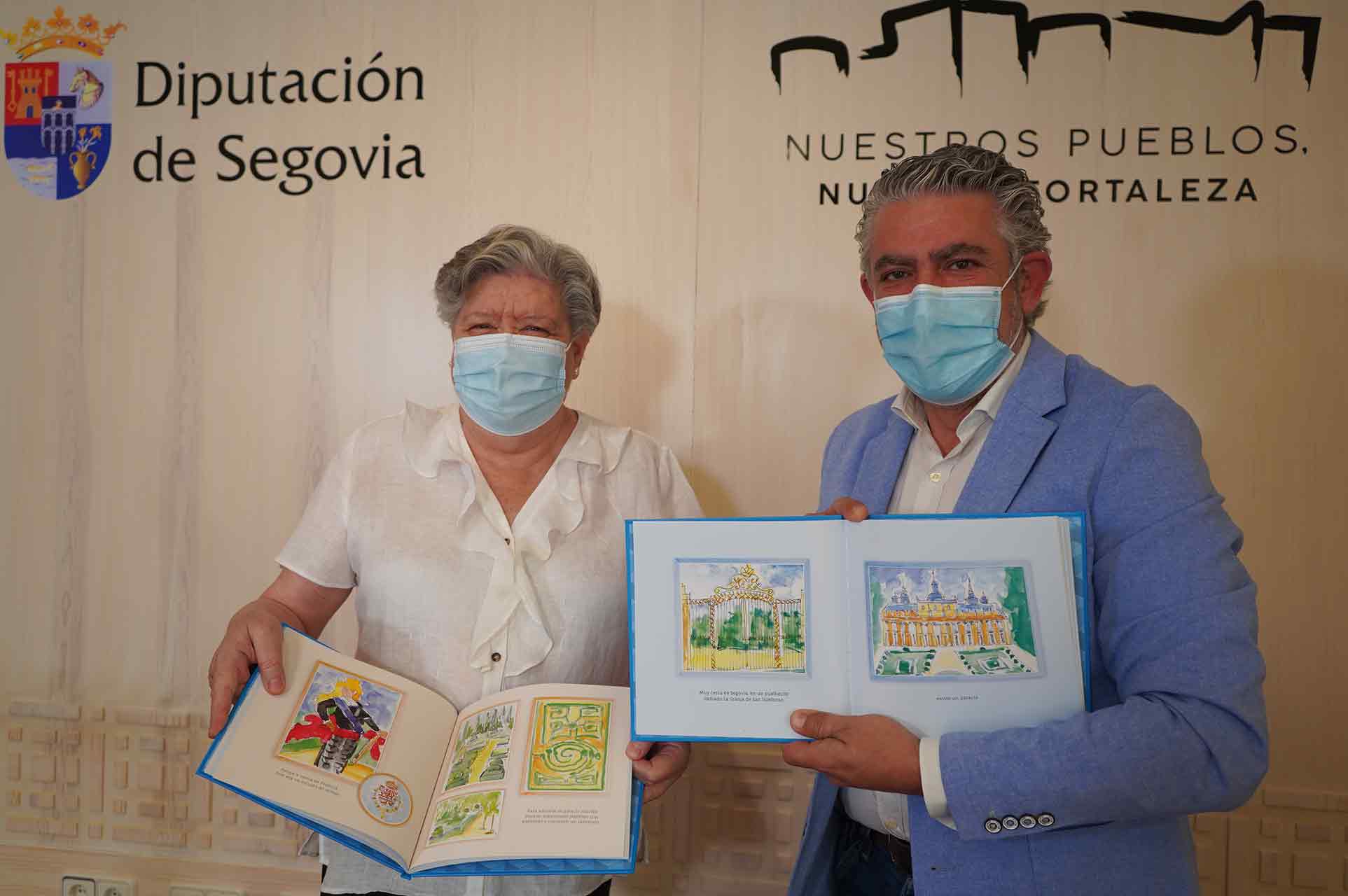 La autora Teresa Vivanco junto al diputado de Cultura, Juventud y Deportes, José María Bravo, en la presentación de su nuevo libro que tuvo lugar ayer. / EL ADELANTADO