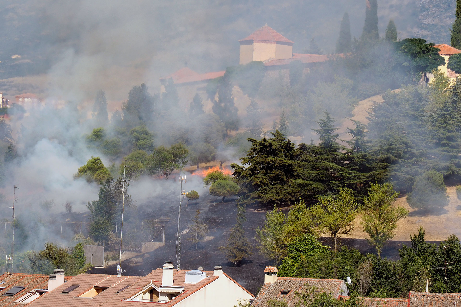 Incendio Ladera Cementerio KAM2744