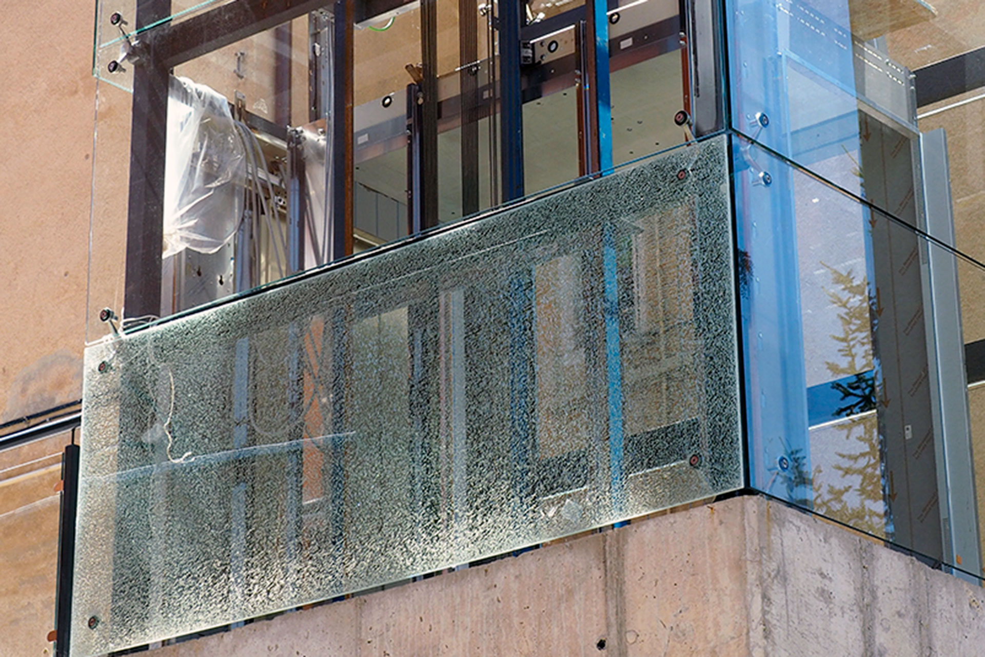 ascensor San Jose Obras Cristal Roto