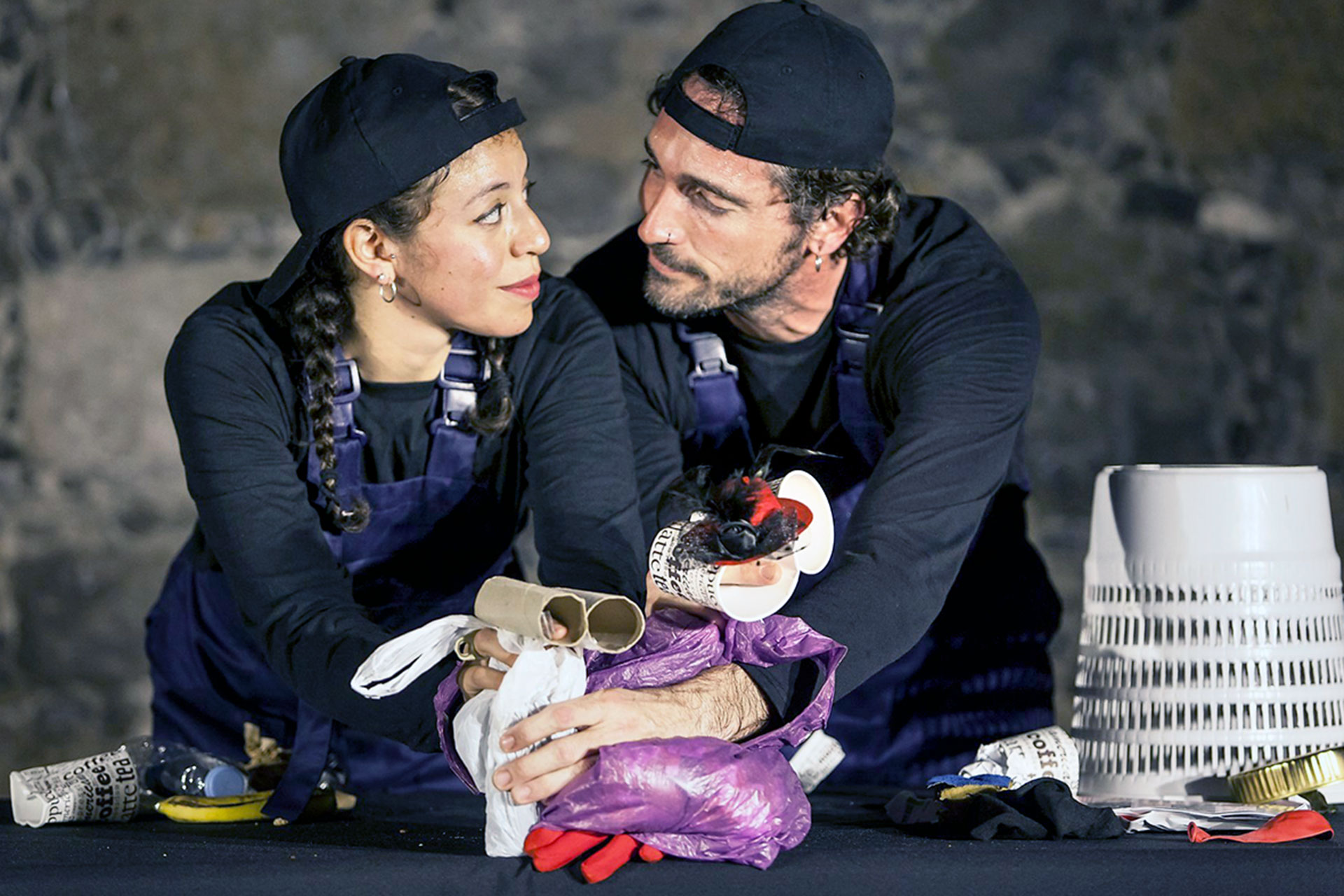 El Torreón de Lozoya acogió ayer la presentación de Titirimundi. / EL ADELANTADO