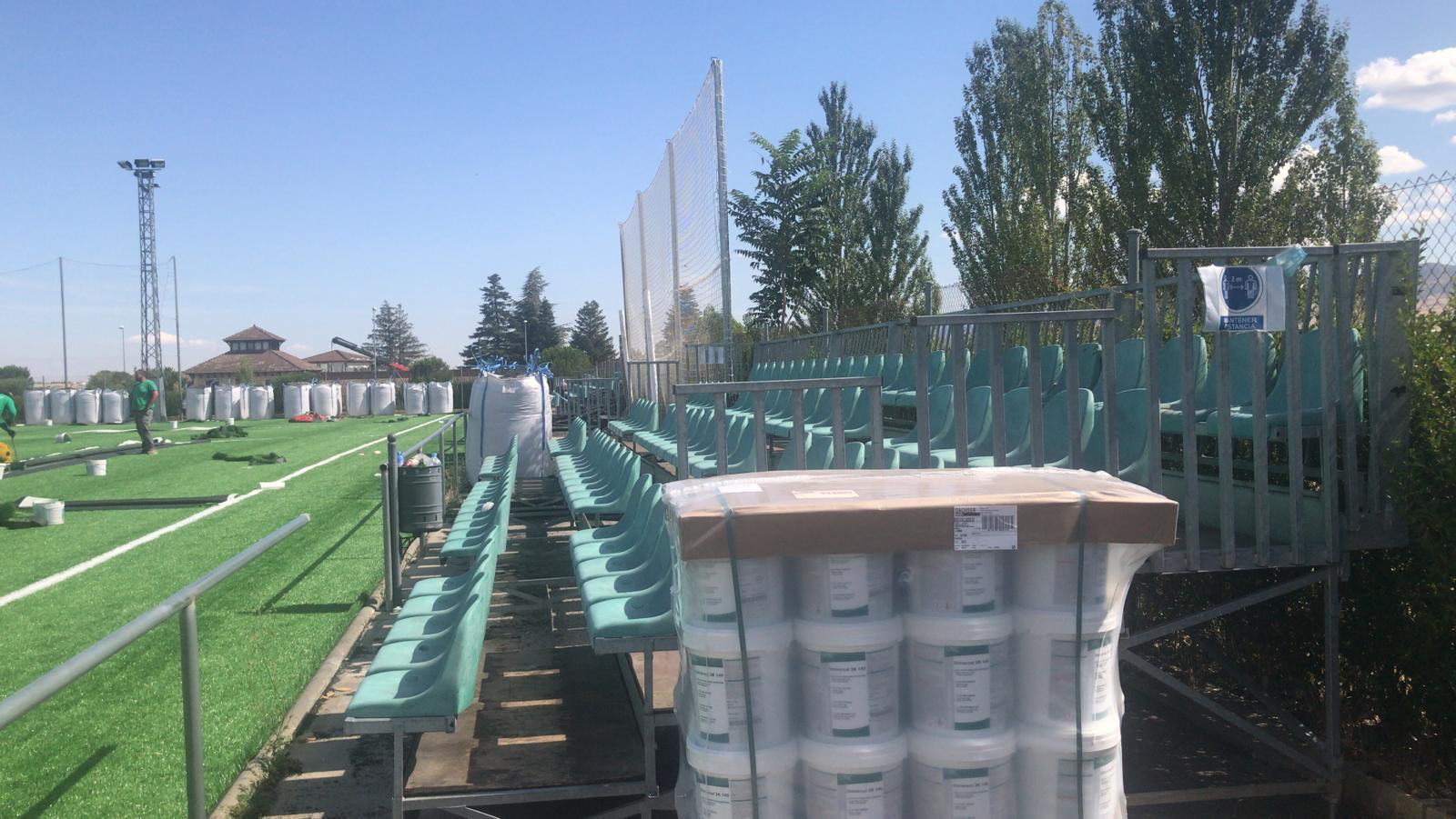 Operarios trabajando ayer en el ‘José Antonio Minguela’./ AITANA M.