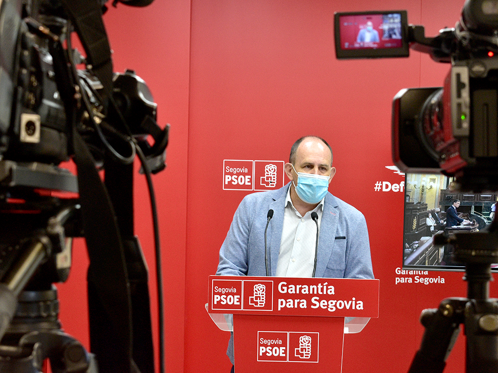 Aceves durante una intervención en la sede del PSOE en Segovia. / EL ADELANTADO