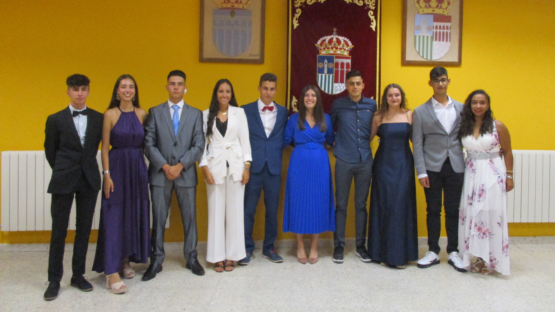 13 01 reina damas de honor y acompanantes web