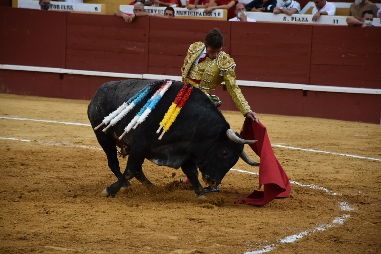 Fernando Robleño, con el cuarto de Pablo Mayoral. / A.M.