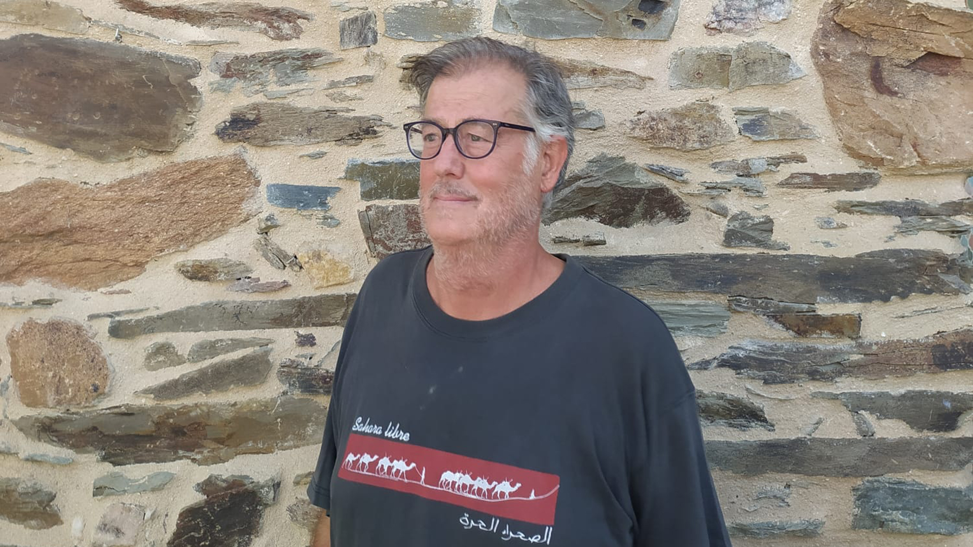 Paco Gozalo con una camiseta de apoyo a un Sáhara Libre. / EL ADELANTADO