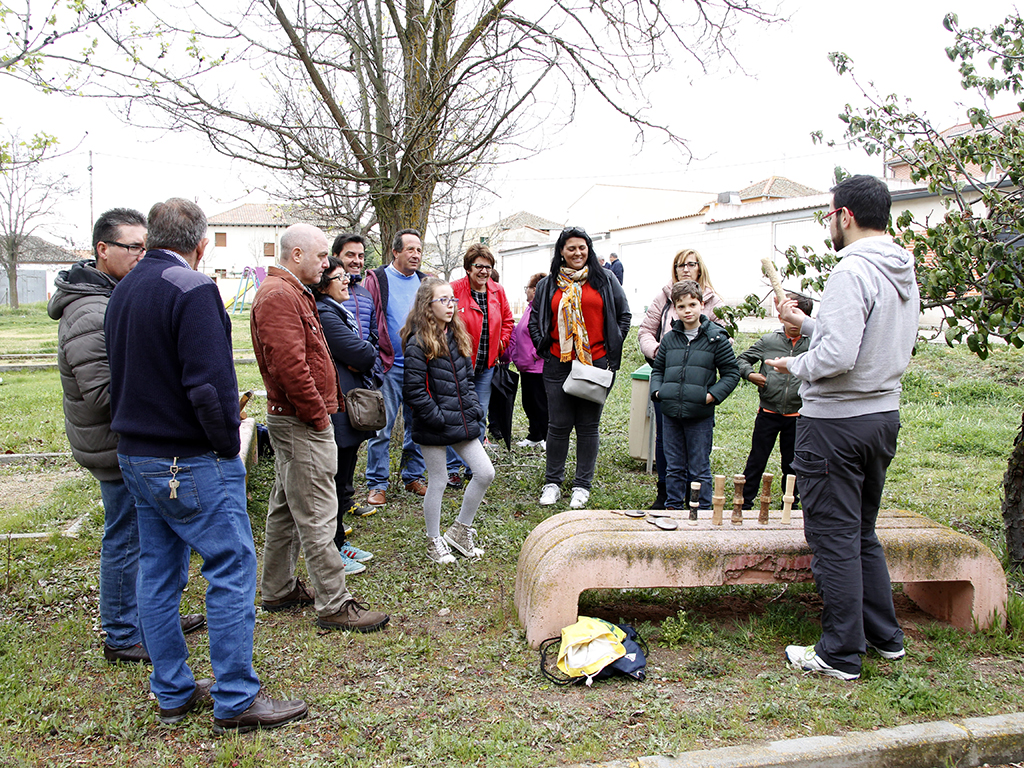 Jornada de juegos tradicionales impartida por Juan Carlos Martín en abril de 2019 en el municipio. / Nerea Llorente