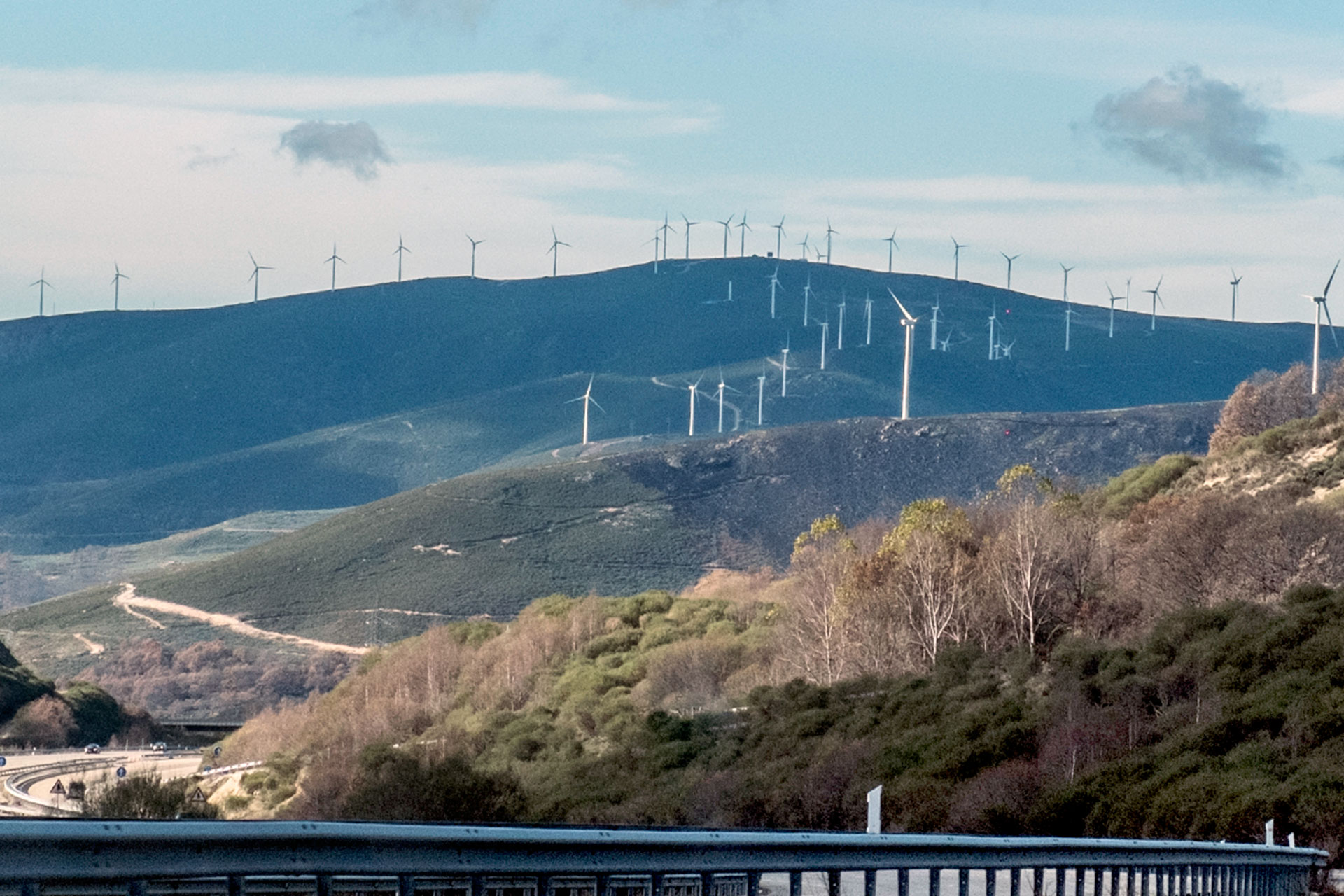 La Junta prevé instalar 4.000 megavatios de energías renovables 1 Aerogeneradores Molinos Viento DSF6394