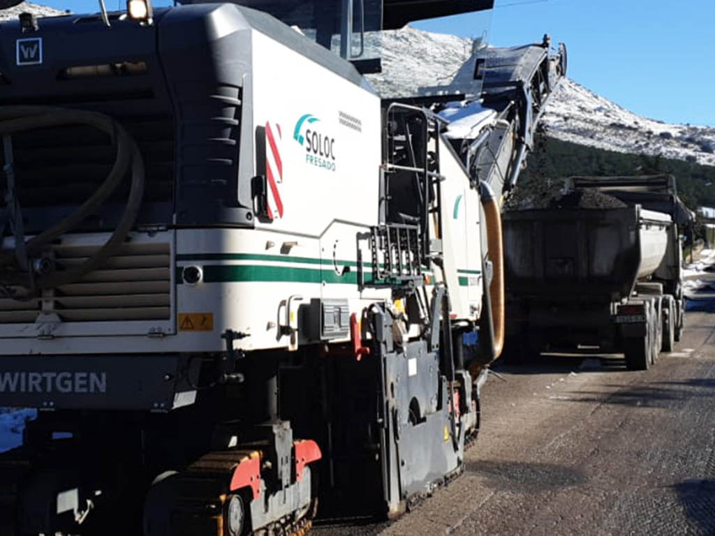 Trabajos de asfaltado del firme. / EL ADELANTADO