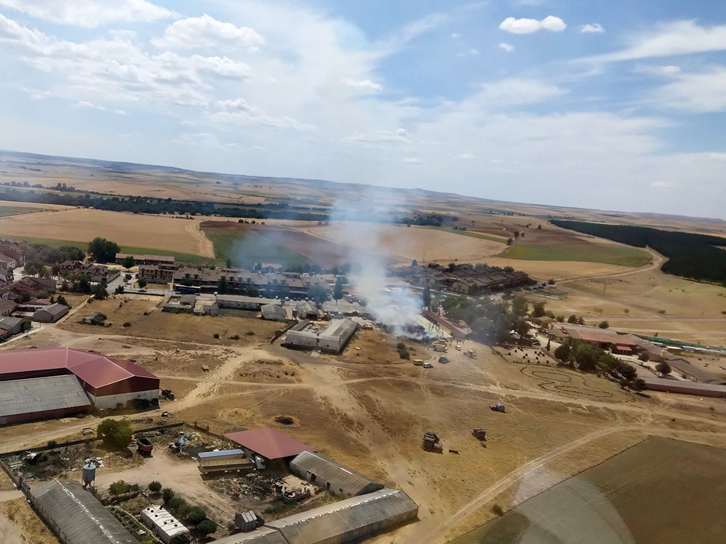 Continúa activo un incendio originado en el casco urbano de Grajera 1 Foto aerea incendio Grajera