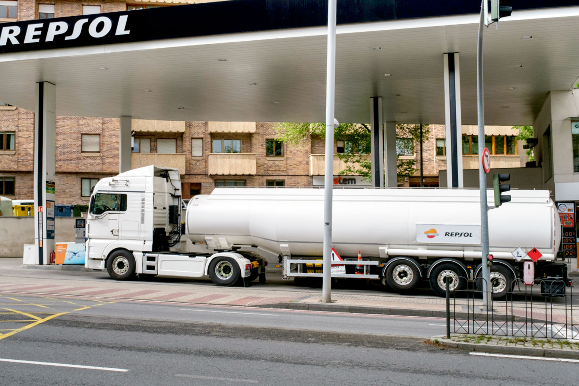Gasolinera Repsol Camion