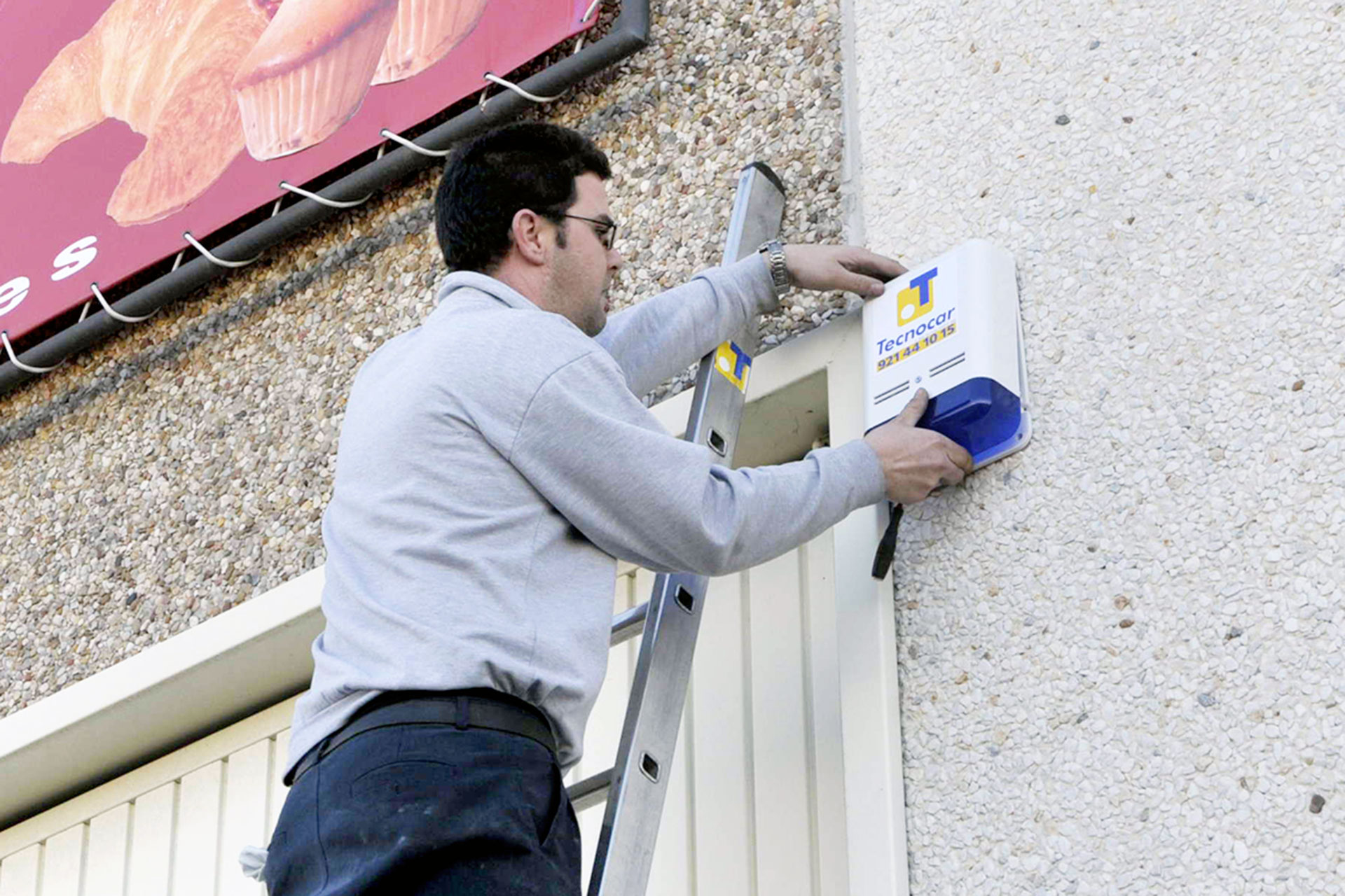 Robo distribuidora alarmas