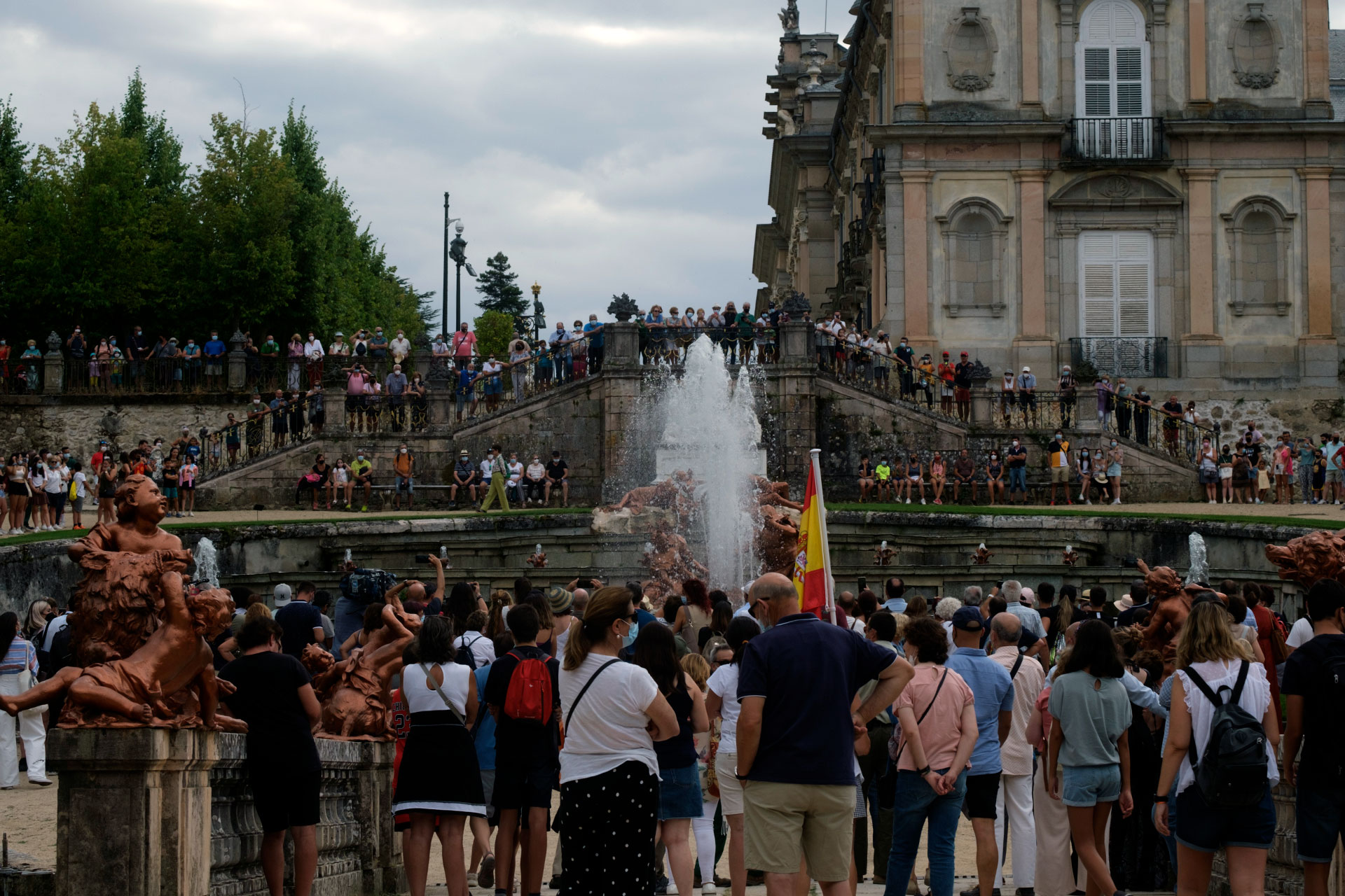 El recorrido por las fuentes del Palacio Real de La Granja comenzó en la espectacular de La Selva. /KAMARERO