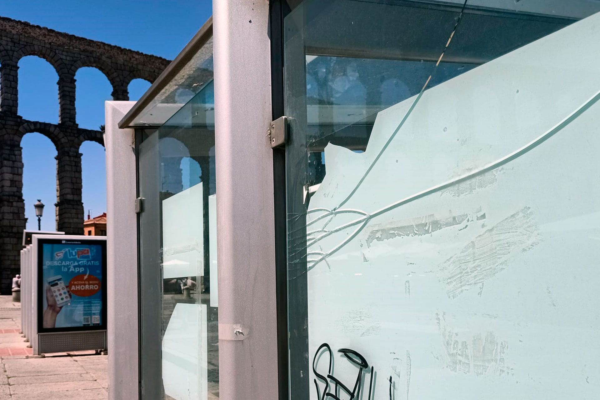 ayuntamiento pp limpieza marquesinas postes