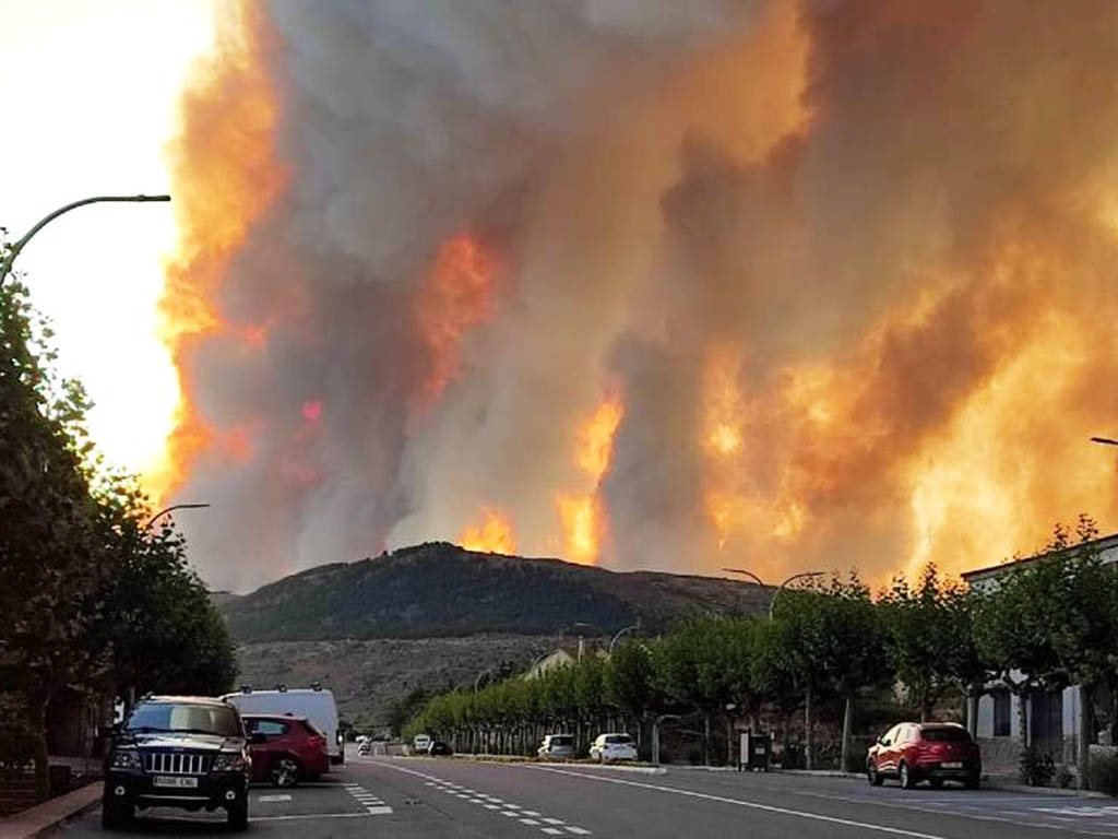 Sánchez ofrece declarar zona catastrófica por el incendio de Ávila 1 incendio avila