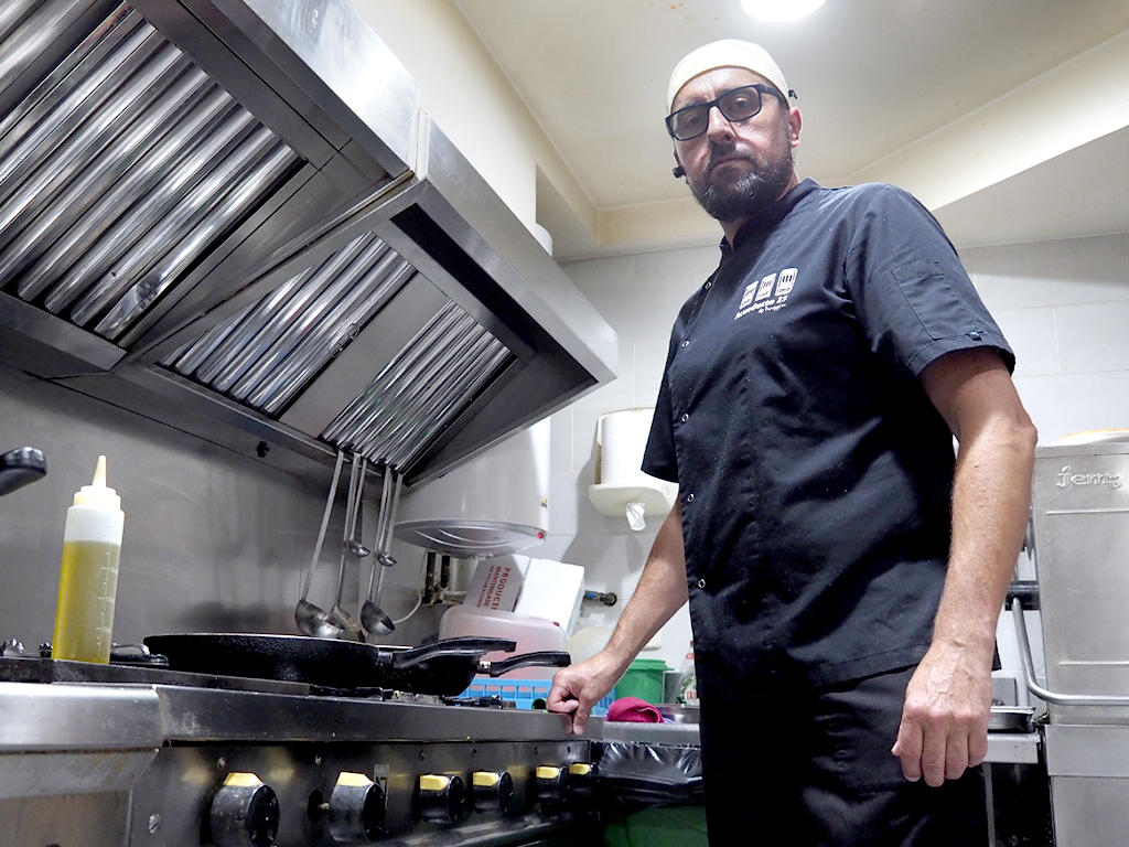 Jesús Castellanos se adentró en el mundo de la hostelería hace ya 16 años. / KAMARERO